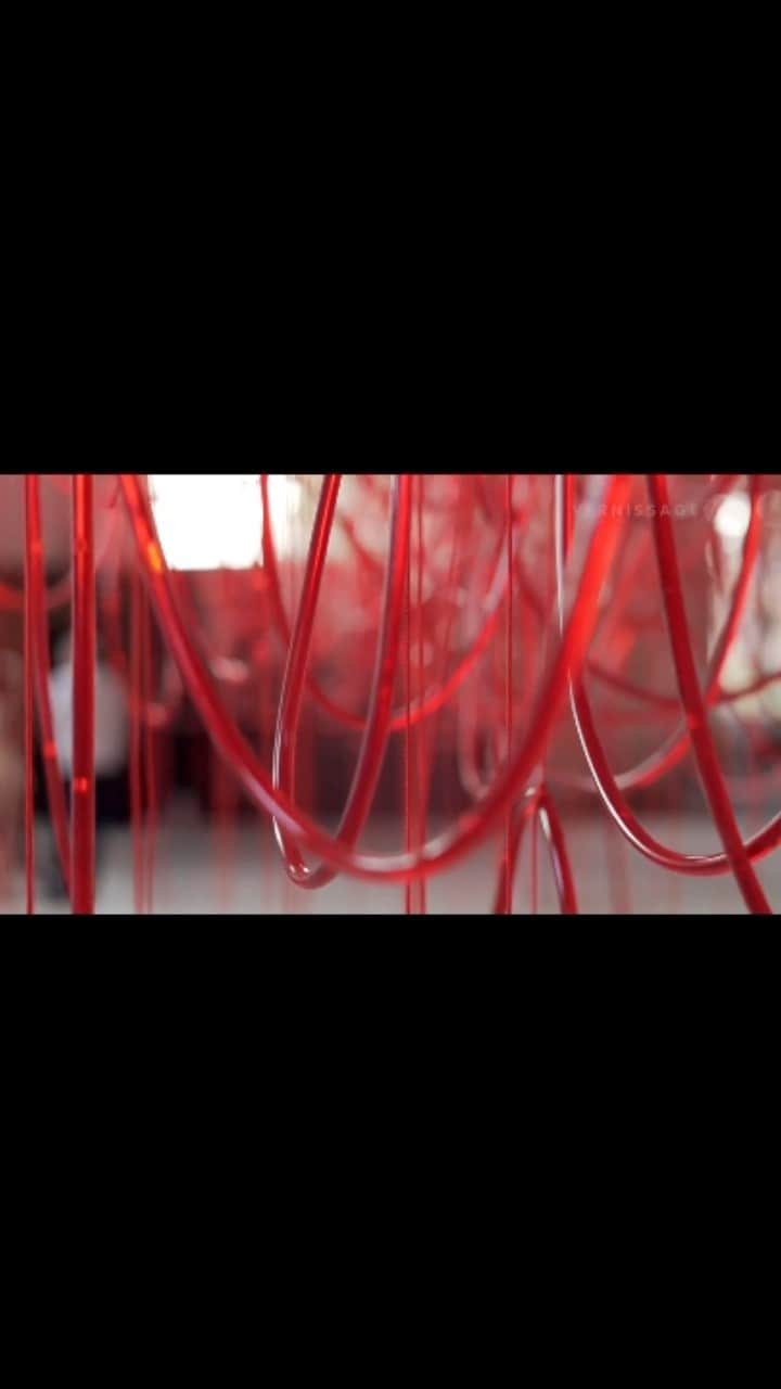 塩田千春のインスタグラム：「#repost @vernissagetv  Chiharu Shiota: Who am I Tomrrow? / Kunstraum Dornbirn. Full video: vtv.la or link in bio. #chiharushiota #kunstraumdornbirn #sculpture #artinstallation #dornbirn #austria #artexhibition #bloodred #red #blood #tubes #immersive #sitespecific #art #contemporaryart #arthistory @kunstraumdornbirn @stadtdornbirn」