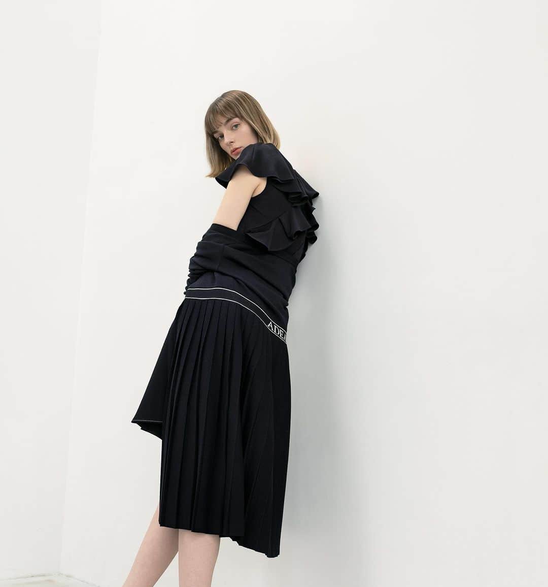 アディアムのインスタグラム：「#ADEAM Graf Cardigan.」