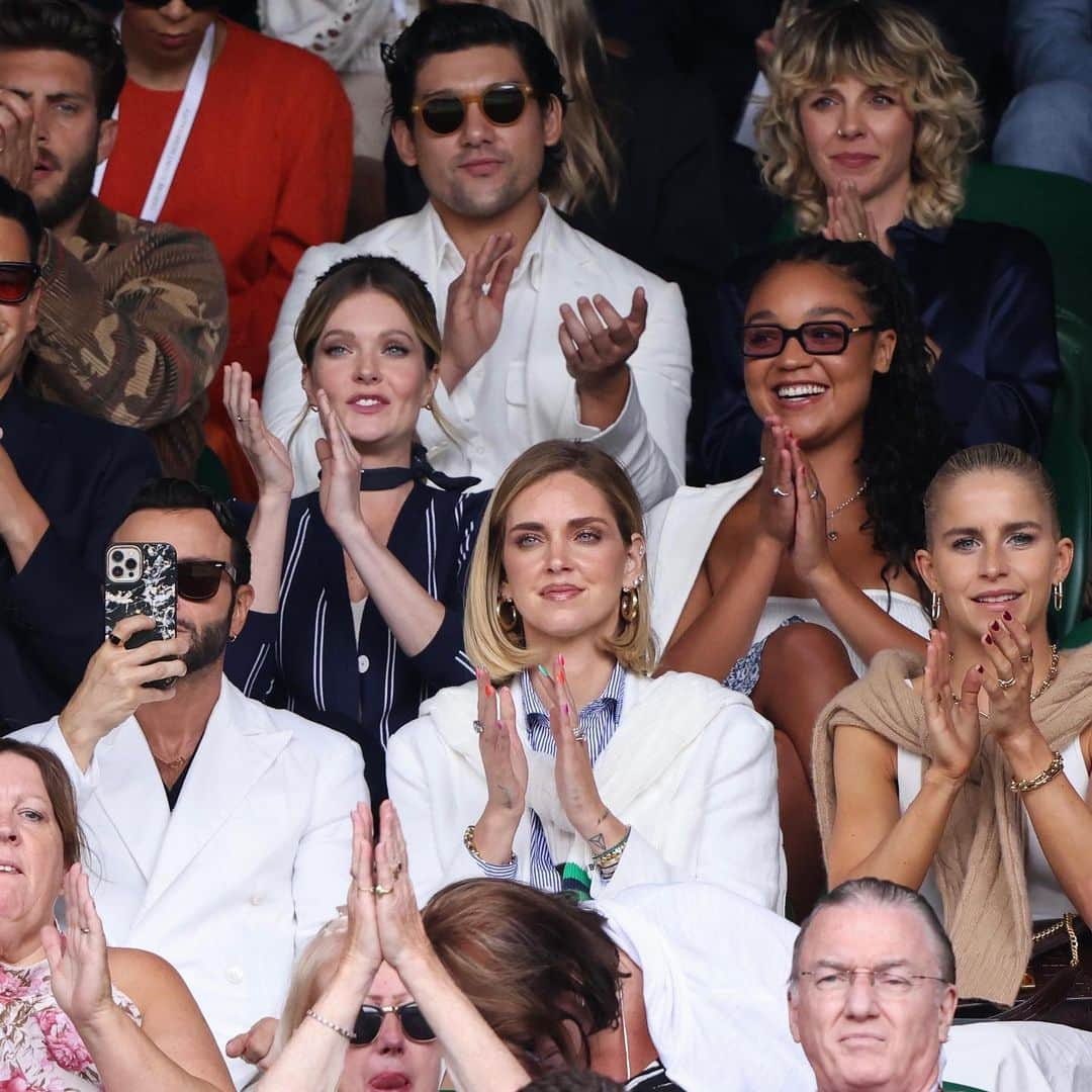 Blonde Saladさんのインスタグラム写真 - (Blonde SaladInstagram)「Spotted at Wimbledon  @chiaraferragni ⁩ @carodaur and @meghannfahy @aishtray from The Bold Type - All guests of @poloralphlauren 🎾✨  #RLTennis #Wimbledon #tennis #theBoldType #RalphLauren #TheBlondeSalad」7月13日 22時43分 - theblondesalad