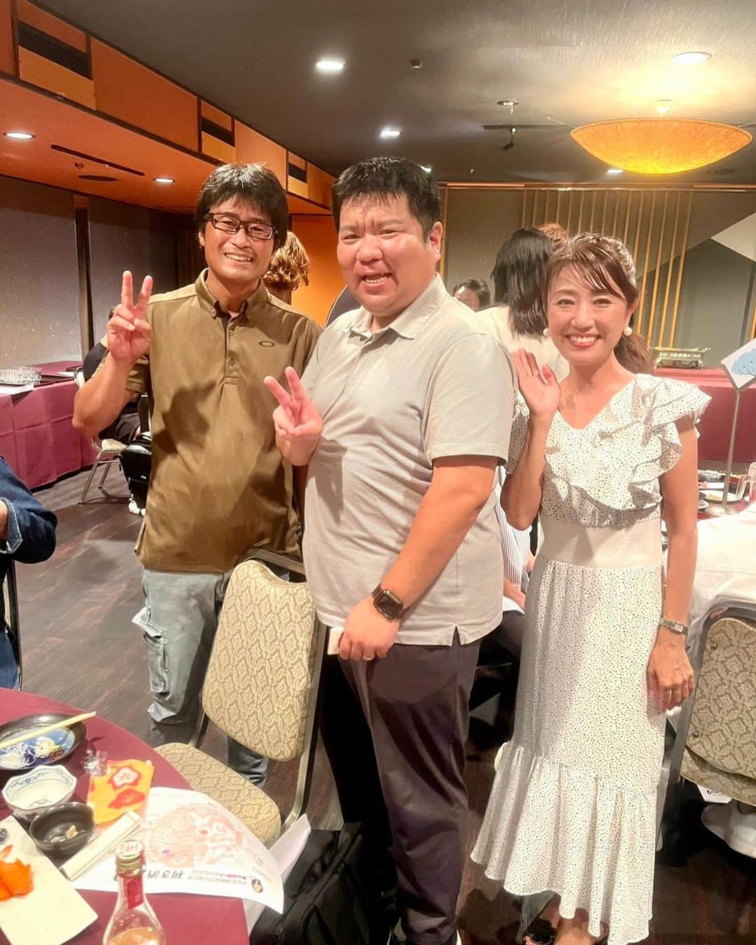 永倉由季さんのインスタグラム写真 - (永倉由季Instagram)「. . 『シャンプーハットてつじさん 利き酒会  in東大阪』に 参加させてもらいました。 　　　 　　　 お酒が弱いながらも 　　　　　　　　　　 飲みやすくて甘味のある日本酒を 用意してくださったので チビチビ楽しませてもらいました♪ 　　　　　　　 美味しかった〜！ 　　　　　　　　 ___________________ ⁡ 　　　　　　　 今回のミッションは 　　　　　　　　 番組のディレクターさんを 「地域で活動している皆さんとつなぐ」こと。 　　　　　　 　　　　　　　　 ゆっくりご飯が食べられないぐらい アッチ行け コッチ行けと 色んな方に会ってもらいました😆 　　 　　　　　　　　　　　　　 東大阪のパワーと勢いを感じて 楽しかったと喜んでくださり 嬉しい。 　　　　　　　　　　　 _____________________ 　　 　　　　　　　　 すぐヘナチョコになるけど リキュール＋炭酸は 2杯ぐらい飲めるようになったので😂 　　 　　　　　　　　 少しずつ 日本酒も飲めるようになりたい🍶✨ 　　 　　 楽しい利き酒会を ありがとうございました。 ⁡ ⁡#東大阪 #東大阪グルメ  #てつじの酒 #シャンプーハットてつじ #ホテルセイリュウ #日本酒イベント  . ⁡ ▶︎アメブロ更新　↓プロフリンクから　　　　　　　　　　　　　　　@yuki_nagakura67 ⁡ ✼••┈┈┈┈┈┈┈┈┈┈┈┈┈┈┈┈••✼  　　　　　 ▶︎アナウンサー・プライベート用Instagram @yuki_nagakura67 ⁡ ▶︎ブランディング用/魅せ方・伝え方・オススメ @yuki_nagakura_brushup_salon ⁡ ✼••┈┈┈┈┈┈┈┈┈┈┈┈┈┈┈┈••✼ ⁡ #フリーアナウンサー #永倉由季 #顔タイプ診断 #顔タイプアドバイザー #顔タイプ診断® #アナウンサー #女子アナコーデ #気軽にフォローしてください  ___________________________」7月13日 22時36分 - yuki_nagakura67