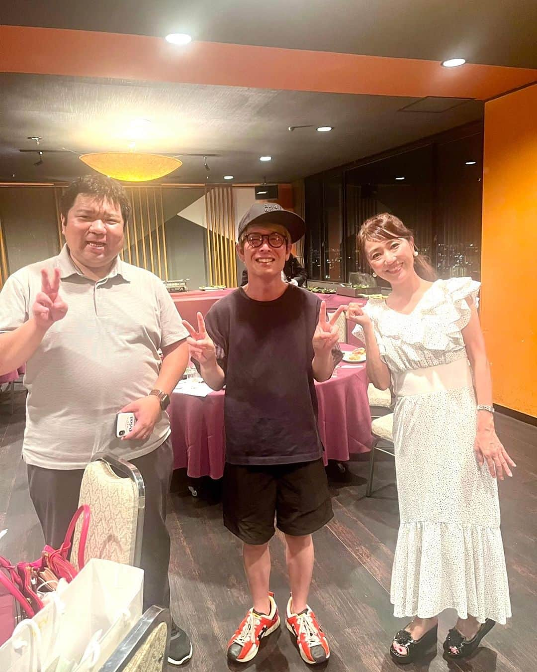 永倉由季さんのインスタグラム写真 - (永倉由季Instagram)「. . 『シャンプーハットてつじさん 利き酒会  in東大阪』に 参加させてもらいました。 　　　 　　　 お酒が弱いながらも 　　　　　　　　　　 飲みやすくて甘味のある日本酒を 用意してくださったので チビチビ楽しませてもらいました♪ 　　　　　　　 美味しかった〜！ 　　　　　　　　 ___________________ ⁡ 　　　　　　　 今回のミッションは 　　　　　　　　 番組のディレクターさんを 「地域で活動している皆さんとつなぐ」こと。 　　　　　　 　　　　　　　　 ゆっくりご飯が食べられないぐらい アッチ行け コッチ行けと 色んな方に会ってもらいました😆 　　 　　　　　　　　　　　　　 東大阪のパワーと勢いを感じて 楽しかったと喜んでくださり 嬉しい。 　　　　　　　　　　　 _____________________ 　　 　　　　　　　　 すぐヘナチョコになるけど リキュール＋炭酸は 2杯ぐらい飲めるようになったので😂 　　 　　　　　　　　 少しずつ 日本酒も飲めるようになりたい🍶✨ 　　 　　 楽しい利き酒会を ありがとうございました。 ⁡ ⁡#東大阪 #東大阪グルメ  #てつじの酒 #シャンプーハットてつじ #ホテルセイリュウ #日本酒イベント  . ⁡ ▶︎アメブロ更新　↓プロフリンクから　　　　　　　　　　　　　　　@yuki_nagakura67 ⁡ ✼••┈┈┈┈┈┈┈┈┈┈┈┈┈┈┈┈••✼  　　　　　 ▶︎アナウンサー・プライベート用Instagram @yuki_nagakura67 ⁡ ▶︎ブランディング用/魅せ方・伝え方・オススメ @yuki_nagakura_brushup_salon ⁡ ✼••┈┈┈┈┈┈┈┈┈┈┈┈┈┈┈┈••✼ ⁡ #フリーアナウンサー #永倉由季 #顔タイプ診断 #顔タイプアドバイザー #顔タイプ診断® #アナウンサー #女子アナコーデ #気軽にフォローしてください  ___________________________」7月13日 22時36分 - yuki_nagakura67