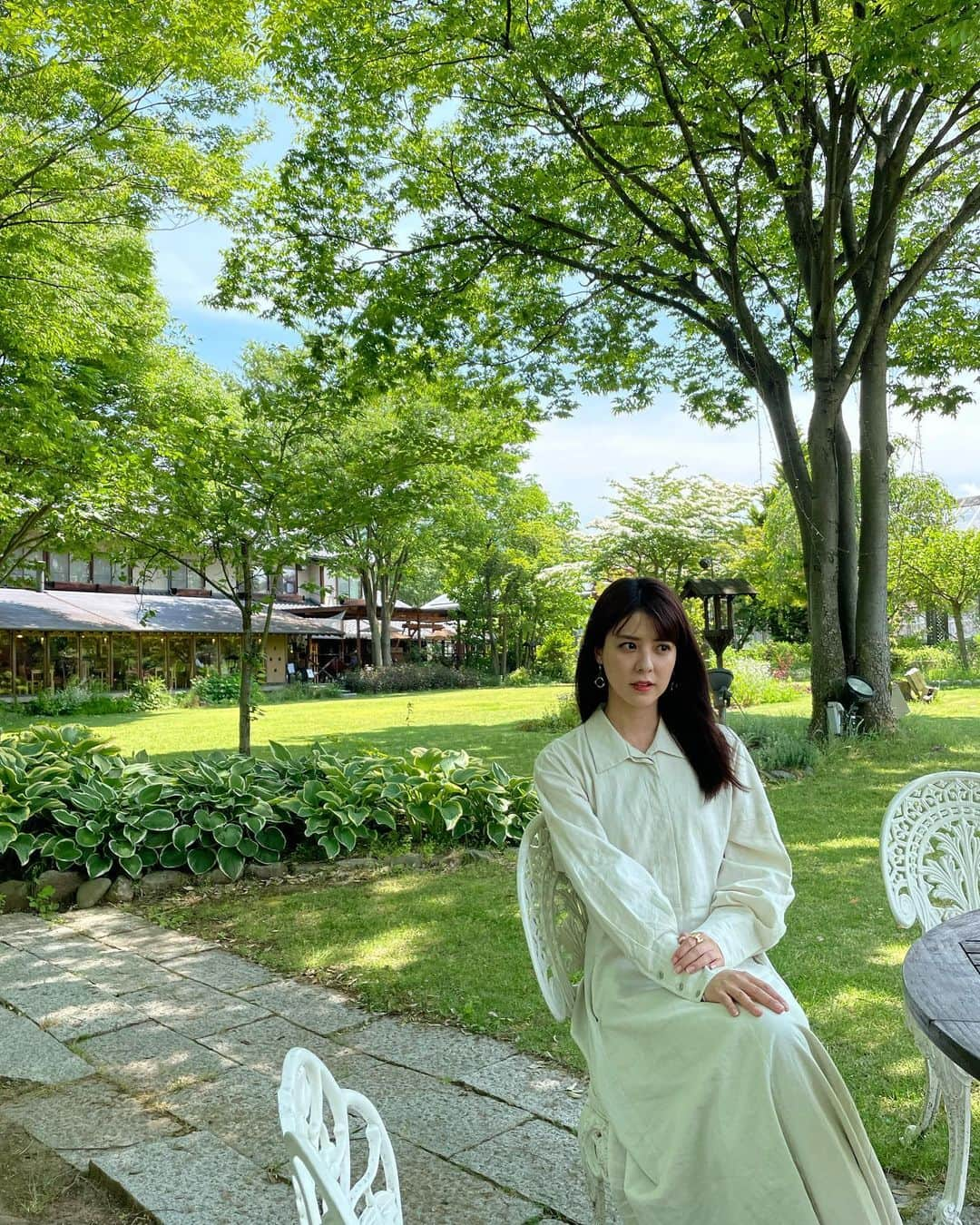 藤井美菜さんのインスタグラム写真 - (藤井美菜Instagram)「. 長野の風情🍃YouTubeにもあがっています🍀 黒澤明監督の「夢」にも登場した安曇野の水車小屋は、澄んだ水の中に静かに佇む、凛とした美しさを持っていました。  나가노 감성🍃유트부에도 올라갔어요🍀 아즈미노에 있는 이 물레방아는 쿠로서와아키라 감독님의 “꿈”이라는 영화에도 나왔다고 합니다. 너무나 아름다웠네요.   Nagano prefecture🍃  #長野#長野旅行#安曇野#大王わさび農場#フローラルガーデンおぶせ #일본#일본여행#나가노#나가노현#와사비 #japan#nagano#japantrip#naganoprefecture#美菜私服」7月13日 22時36分 - fujii_mina_0715