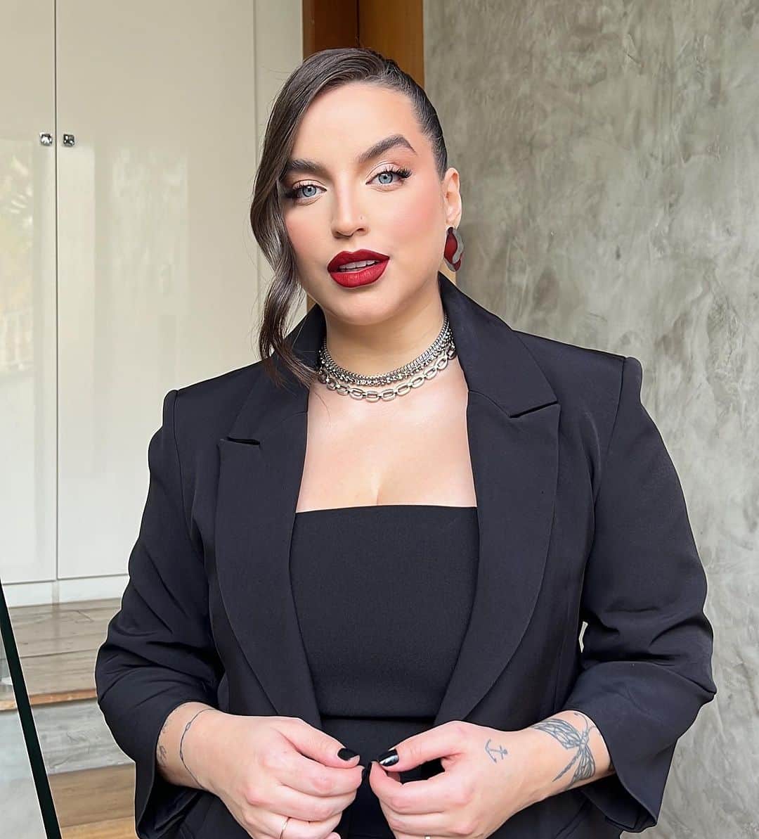 Bruna Unzuetaのインスタグラム：「❤️‍🔥 red lips」
