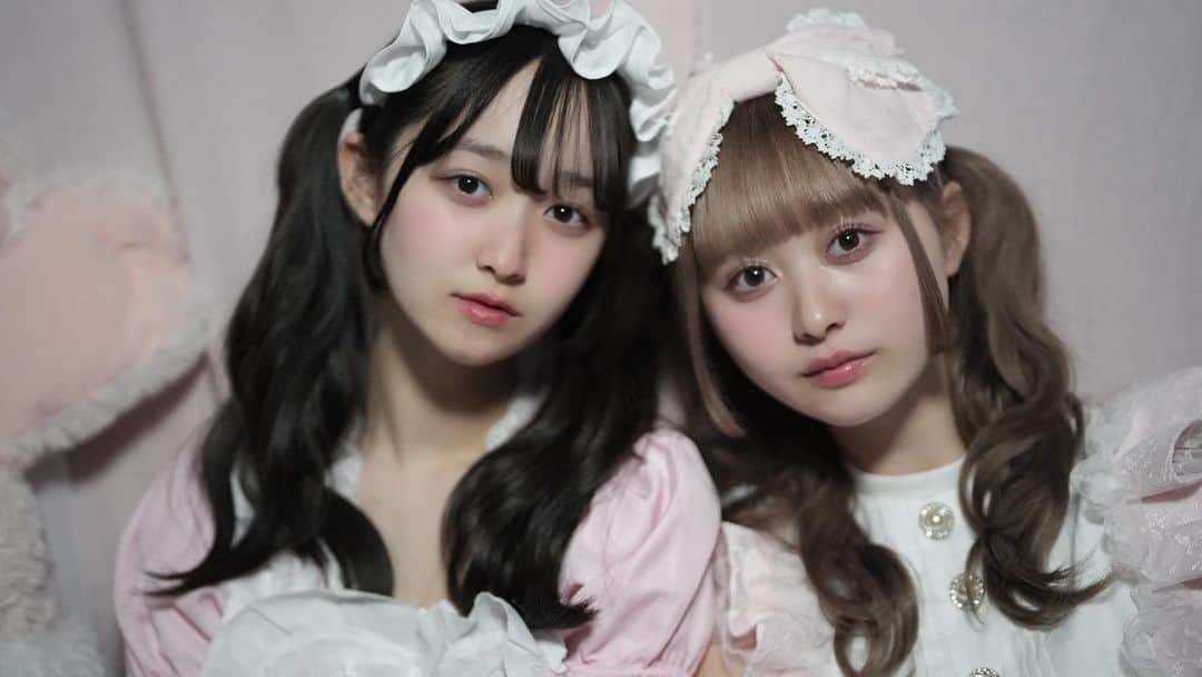 のインスタグラム：「遅くなっちゃったけどはなの生誕イベントの写真上げます！！！   とってもいい写真撮って頂きました♡♡ 最強姉妹だぞ！19歳の姉もよろしくね！    #メイド  #ツインテール  #リボン  #ピンク  #ぴんく  #pink  #かわいい  #かわいいものが好き  #かわいい女の子」