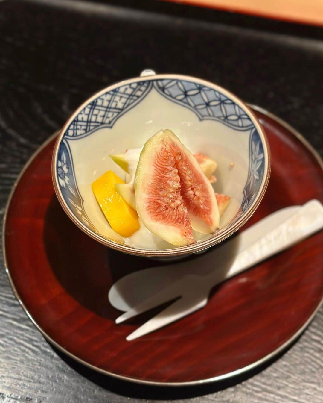 秋山具義さんのインスタグラム写真 - (秋山具義Instagram)「初めての『蕎麦割烹 辰』。　 お料理美味しかった！ カラスミ蕎麦、ごま蕎麦、最高でした！ トマト天つゆとか、初めて！面白い！ こういう、蕎麦を楽しめる割烹って、好きな人多いんじゃないかな〜 島田さん、城田さん、ありがとうございました！ ⁡ ◉つぶ貝と海老の酢の物 パッションフルーツ ◉名物 カラスミ蕎麦 ◉鱧とクエのお造り ◉真魚鰹の山椒醤油焼き 万願寺唐辛子 ◉賀茂茄子 トマト天つゆ ◉烏賊しんじょう 雲丹のせ ◉ごま蕎麦 ◉イチヂクとマンゴー  #蕎麦割烹辰 #具義そば2023 #具義割烹2023 #具義麻布十番2023 #具義初訪問2023」7月13日 22時50分 - gugitter