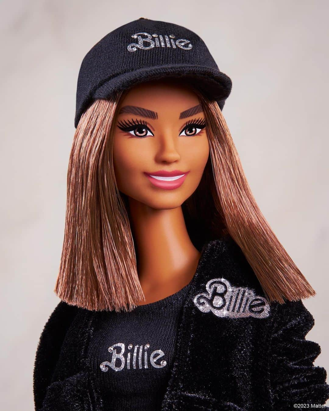 バービーさんのインスタグラム写真 - (バービーInstagram)「Introducing the Billie Eilish Barbie capsule collection, designed by @billieeilish 💘 Shop everything from tracksuits to tees in Billie’s official store. Link in bio!  #barbie #barbiestyle @barbiethemovie @barbiethealbum」7月13日 23時00分 - barbiestyle