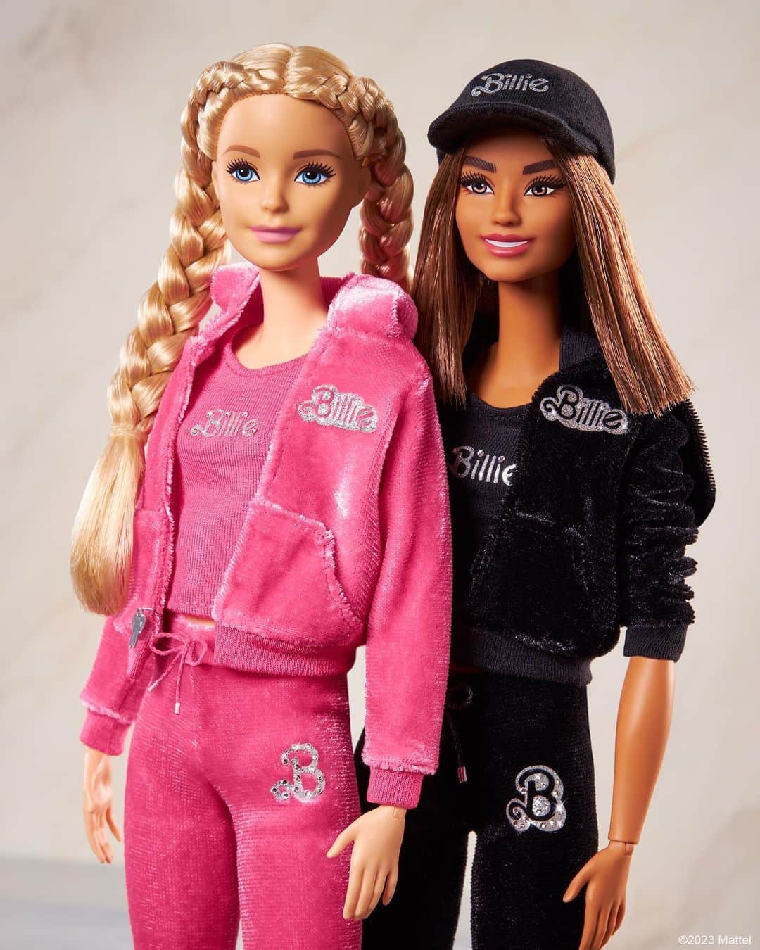 バービーさんのインスタグラム写真 - (バービーInstagram)「Introducing the Billie Eilish Barbie capsule collection, designed by @billieeilish 💘 Shop everything from tracksuits to tees in Billie’s official store. Link in bio!  #barbie #barbiestyle @barbiethemovie @barbiethealbum」7月13日 23時00分 - barbiestyle