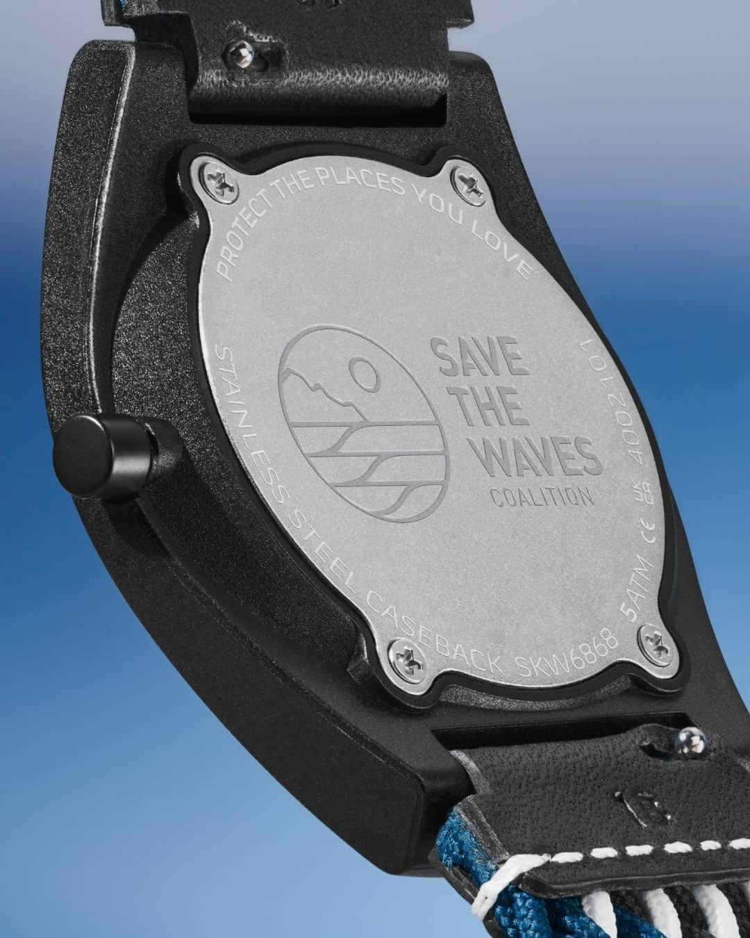 スカーゲンのインスタグラム：「Here to make a splash. We’re releasing the Save The Waves watch and bracelet in tandem with a minimum $15,000 donation to Save The Waves Coalition in 2023.」