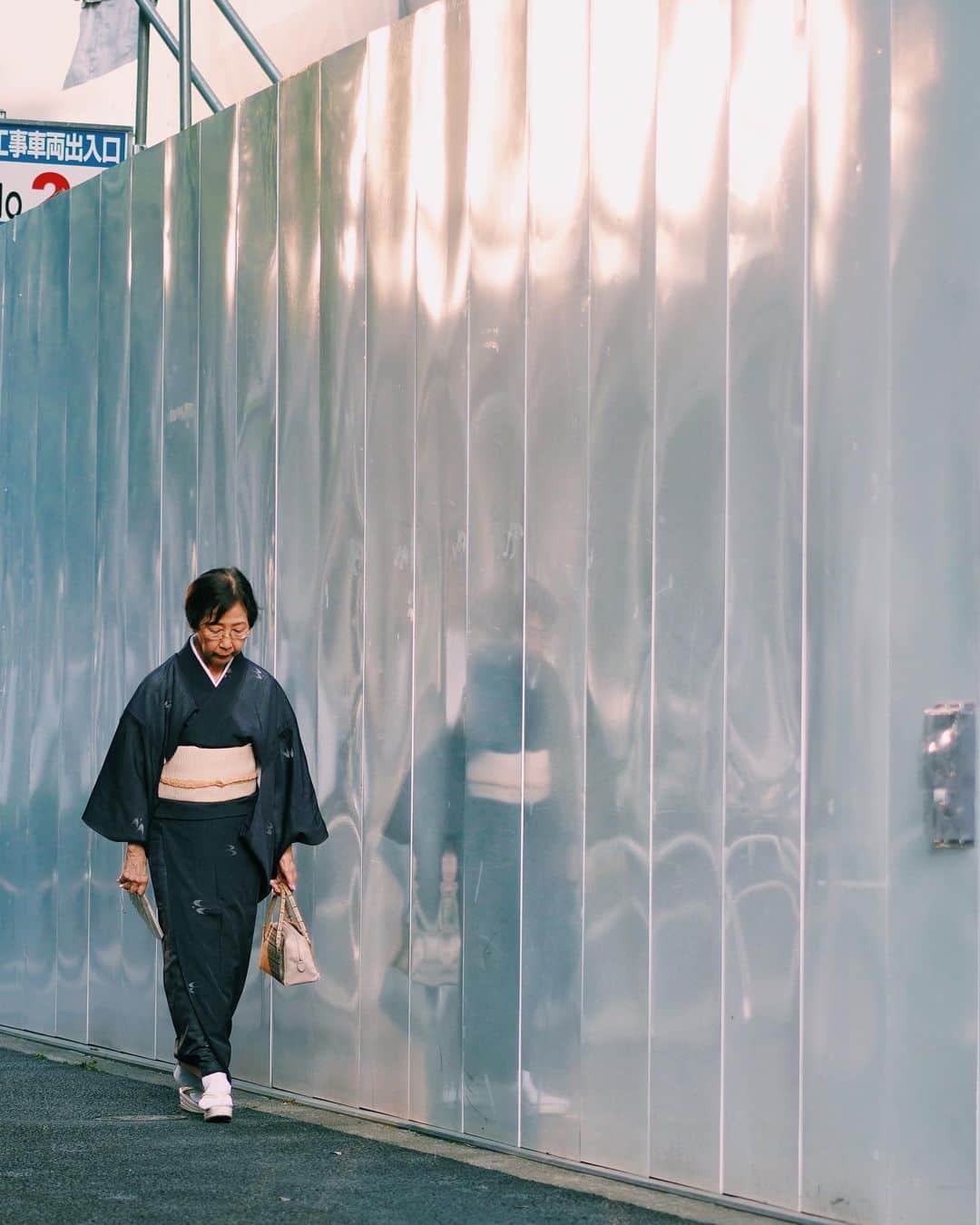 ジェームス・ジーンのインスタグラム：「Two sides of Japan. 👘🐩 One photo taken in Tokyo, the other in Fukuoka. Reflections of both figures appear in the urban scaffold. Echoes of kimono and rhinestone linger in the memory as a probing finger dislodges gold in the dark.」