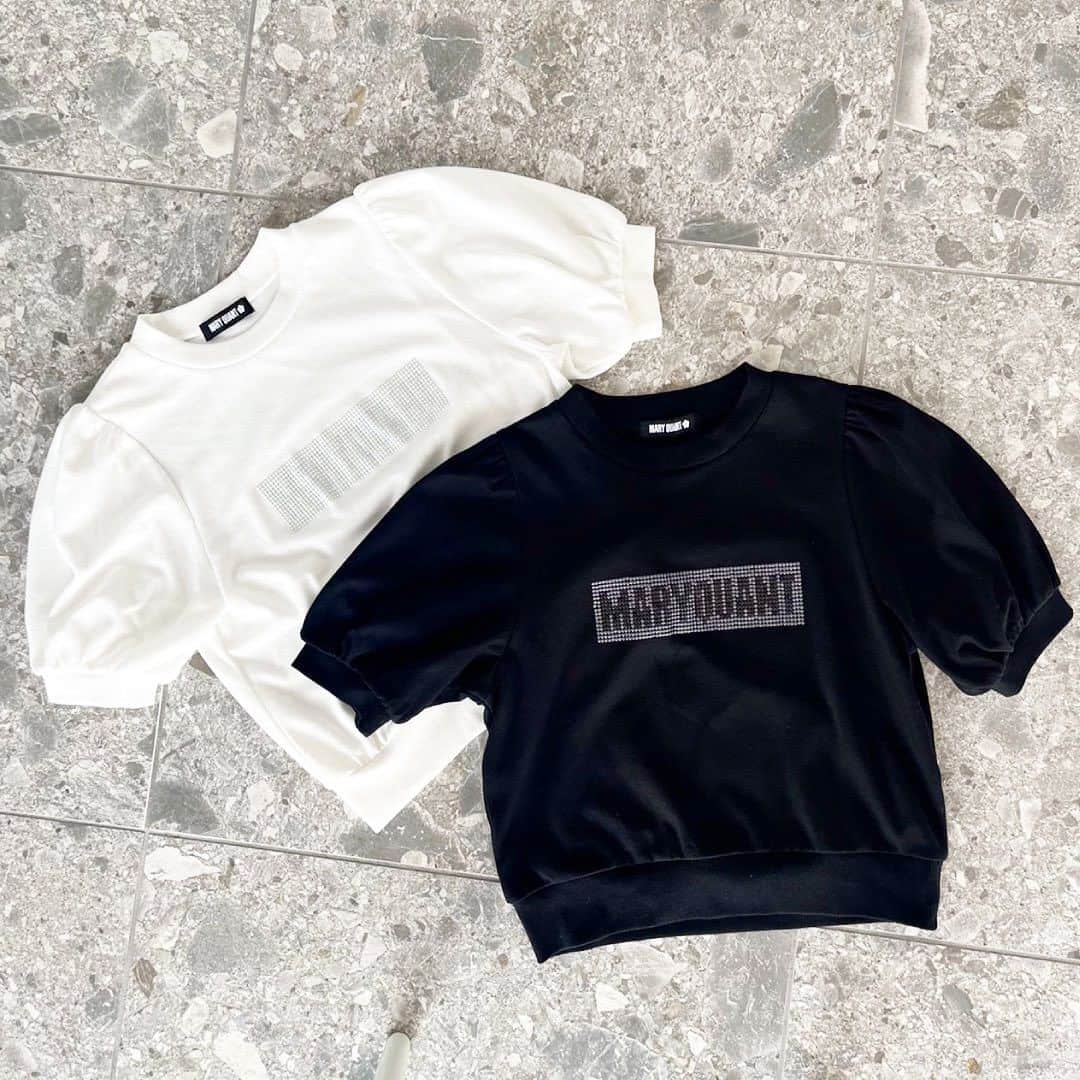 MARY QUANT officialのインスタグラム：「- #ホットフィックスロゴパフプルオーバー - #MARYQUANT #2023AUTUMN #NEWITEMS #FASHION - #マリークヮント #プルオーバー #パフスリーブ」