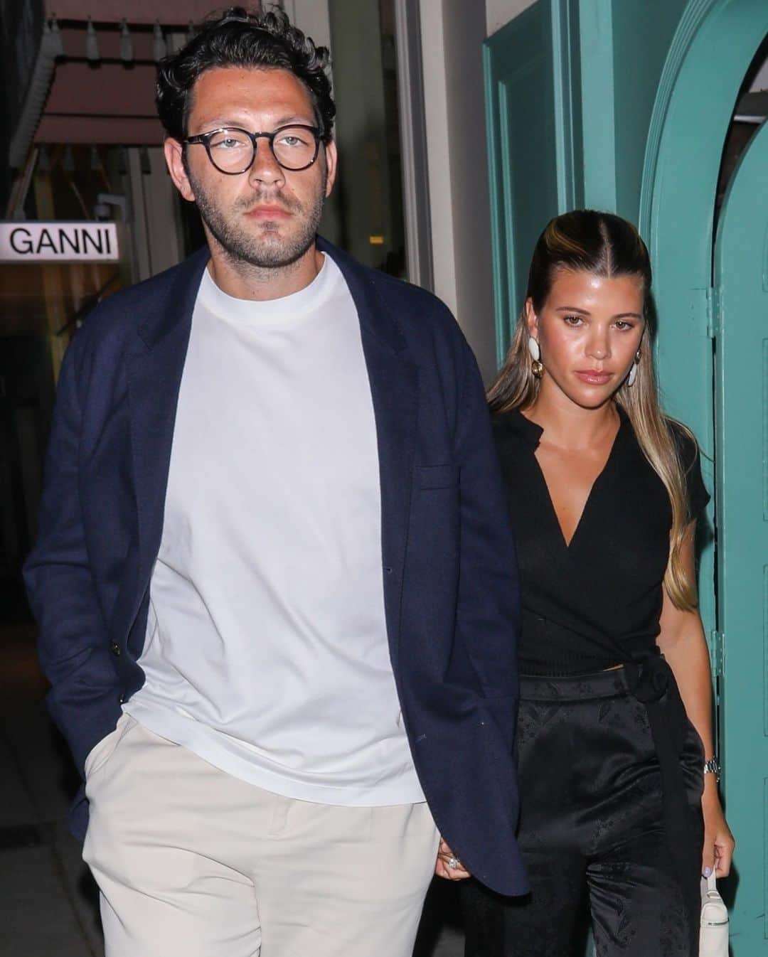 Just Jaredさんのインスタグラム写真 - (Just JaredInstagram)「Sofia Richie & husband Elliot Grainge hold hands on date night in WeHo. #SofiaRichie #ElliotGrainge Photos: Backgrid」7月13日 14時02分 - justjared