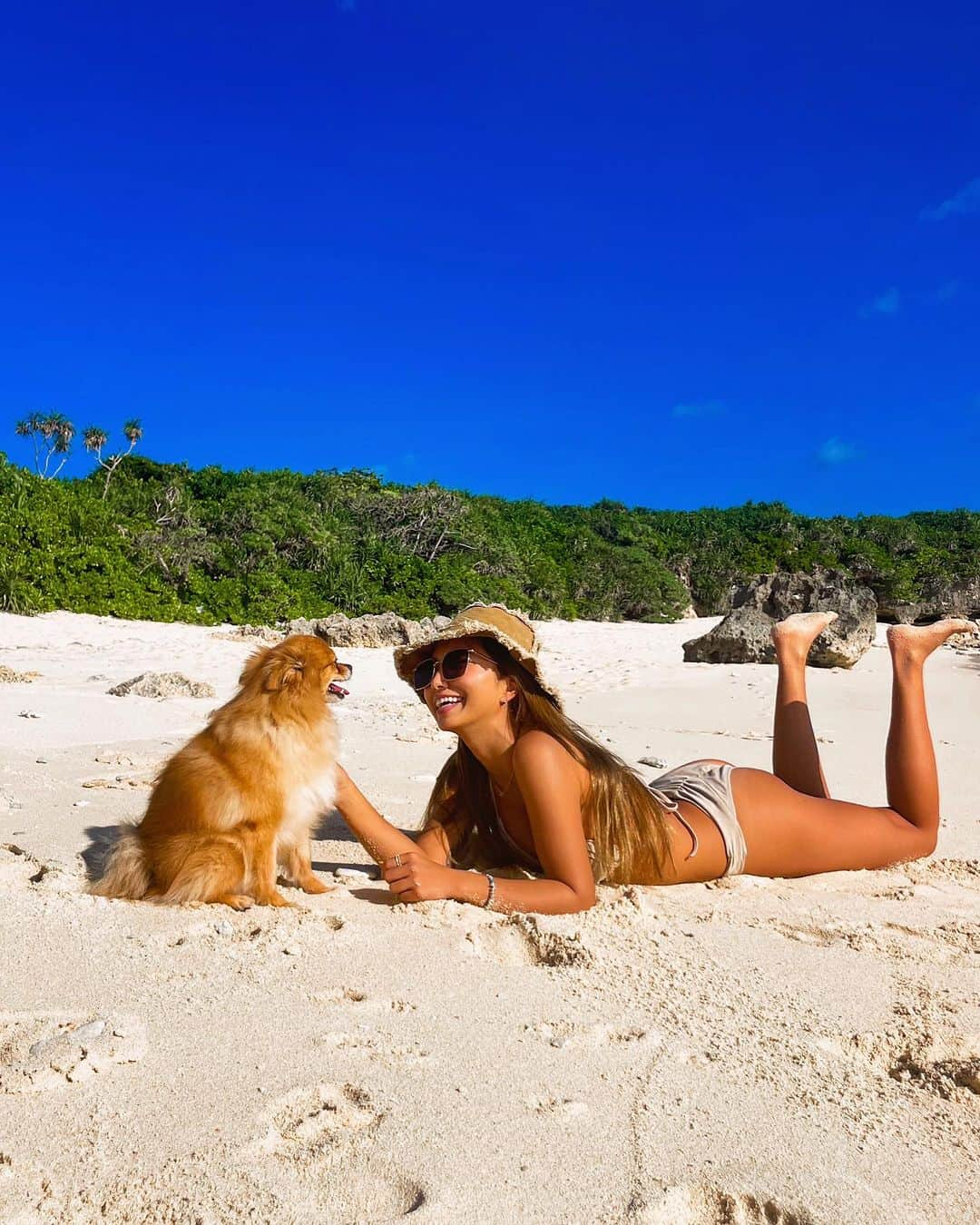 ちゃんもりさんのインスタグラム写真 - (ちゃんもりInstagram)「いい写🌼幸せ空間🐕🏝️ . . . #来間島ビーチ#伊良部ビーチ#リゾートバイト募集#リゾバ女子海ガール#宮古島life#宮古島移住#宮古島ビーチ#宮古島観光#宮古島旅行#伊良部ブルー#プライベートビーチ#ビキニコーデ#東南アジアの海#ブラジリアンビキニ#三角ビキニ#白ビキニ#ビキニ女子#ビキニガール#黒肌女子#ビキニ焼け#宮古島#宮古島ガール#離島暮らし#離島生活#bikinigirl#miyakoisland#miyakojima」7月13日 14時10分 - xx817.a