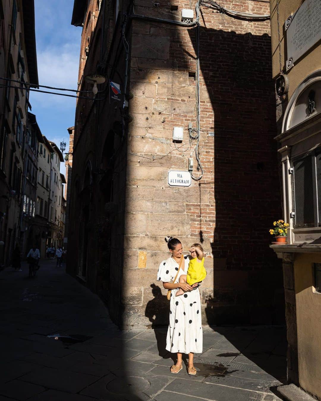 Samuel Lippkeさんのインスタグラム写真 - (Samuel LippkeInstagram)「Lucca Italy, such a magical place for us. This time coming back and staying 5 days inside the walls and really getting to know the town at a whole other level, further deepened our love for this place... Having Ksenia's childhood friend meet us with her 10 month old was a fun highlight too.」7月13日 14時17分 - samuel.lippke