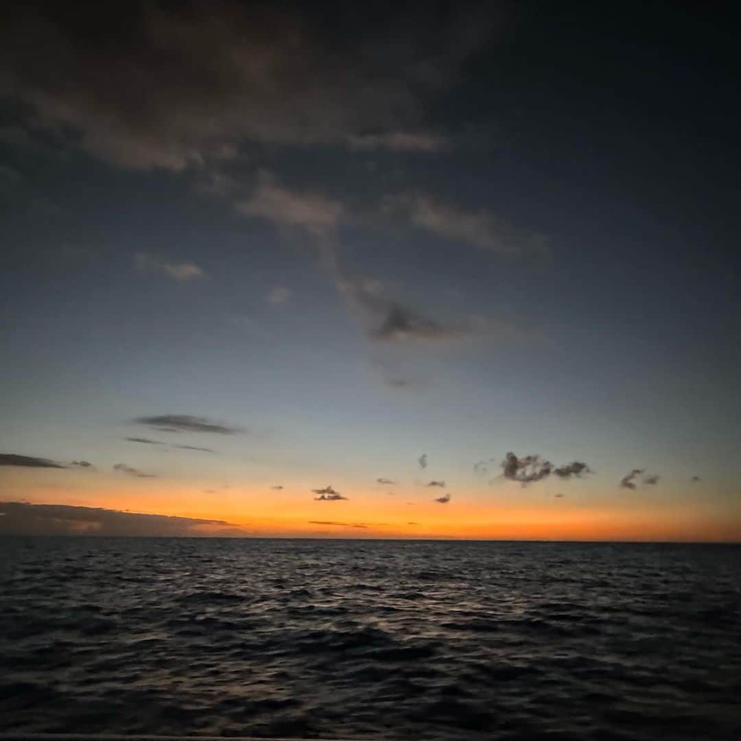 宇内梨沙さんのインスタグラム写真 - (宇内梨沙Instagram)「モネの絵画 『印象・日の出』のような海辺。」7月13日 14時22分 - risaunai