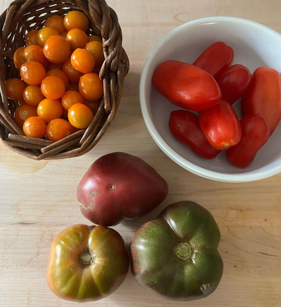 カット・デニングスさんのインスタグラム写真 - (カット・デニングスInstagram)「there are other things in my life besides tomatoes I swear」7月13日 14時23分 - katdenningsss