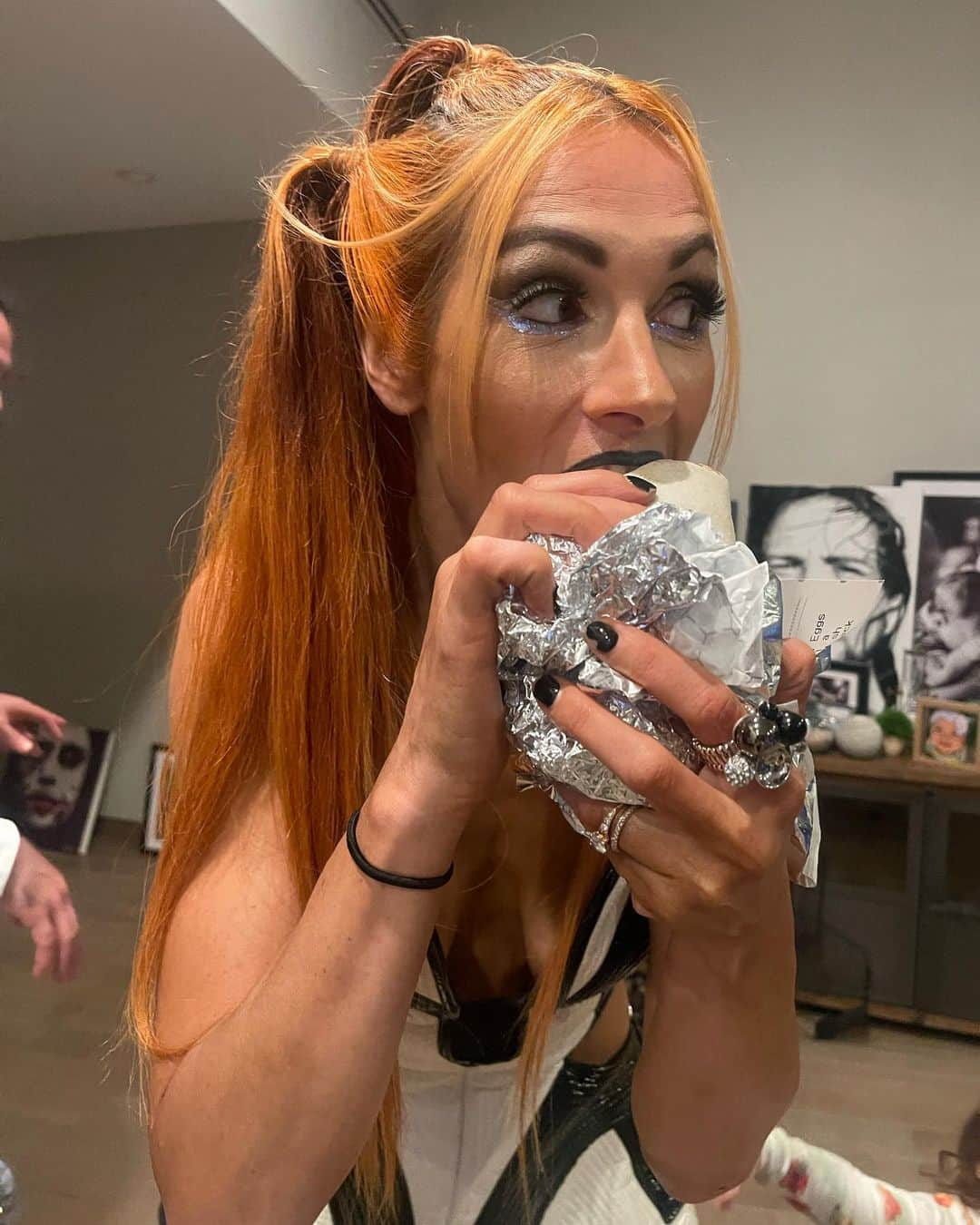 レベッカ・ノックスさんのインスタグラム写真 - (レベッカ・ノックスInstagram)「More from tonight.  Featuring burrito. Also featuring waiting for burrito. High fashion burrito.」7月13日 14時23分 - beckylynchwwe