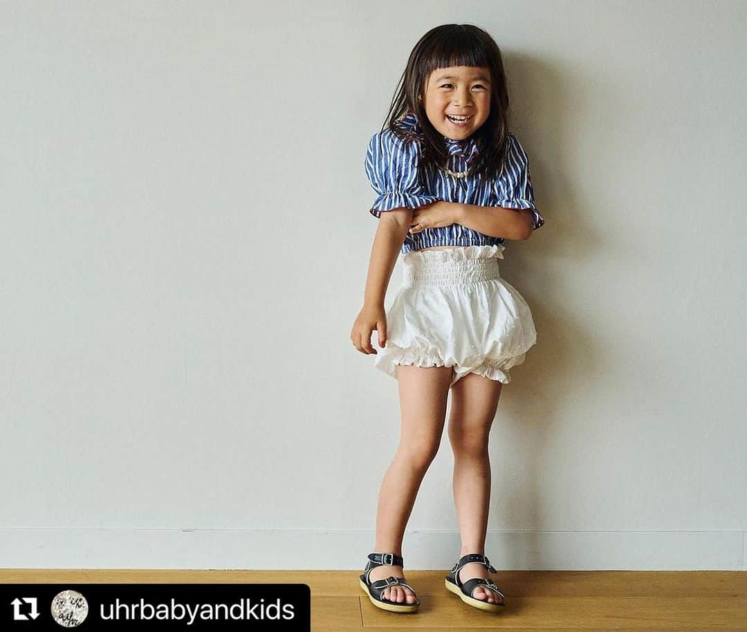 濱中鮎子さんのインスタグラム写真 - (濱中鮎子Instagram)「#Repost @uhrbabyandkids with @use.repost ・・・ みなさま、こんにちは！ 暑い日が続き、なかなか子供たちも外遊びを楽しむ時間が少ないかと思いますが、いかがお過ごしですか？  そんな中、親子で是非遊びに来ていただきたいイベントのお知らせです！  “Kids Market “ @kidsmarket___   Information 7.22.(Sat)&7.23(Sun) 11:00-17:00 (初日は12:00OPEN)  @tefu.official  代々木上原駅から徒歩5分  Event Concept  昨今サスティナ、サスティナと言われるけれど、 まずは”楽しくモノを大切にすること”を 子供たちに知ってもらおう!と 親子で楽しめる キッズマーケットを開催します。 参加ブランドは、  @ader_pop  @suessbaby  @uhrbabyandkids  @cosmenoippo   @julybooks  @servin_tokyo   原料や生産背景にこだわって作ったお洋服、 誰かが大切に着ていた服のお下がり(古着)、 こどもたちの想像を膨らませてきた絵本たち(古本)、 ママたちが使いきれなかったコスメから作ったクレヨン、 パリで眠っていたヴィンテージやデッドストックパーツを使った とてもとてもすてきなネックレス。  すべてのものにストーリーがあり、 それが連綿と続いていくことの幸福感を知ってもらうきっかけにしたいと考えます。  すべてが完璧でなくても ちょっといびつでも それが素敵に思えるようなモノ、コトをたくさんご用意します。 ナチュラルワイン、ジュース、コーヒーなどもご用意。  美味しい飲み物を片手に、  おとなもこどももみんなで楽しもう!  スペシャルなイベント詳細は随時アップしていきます！ 人気のドレス再販や新作の発売も予定しています！  #uhrbabyandkids」7月13日 14時40分 - ayukohamanaka