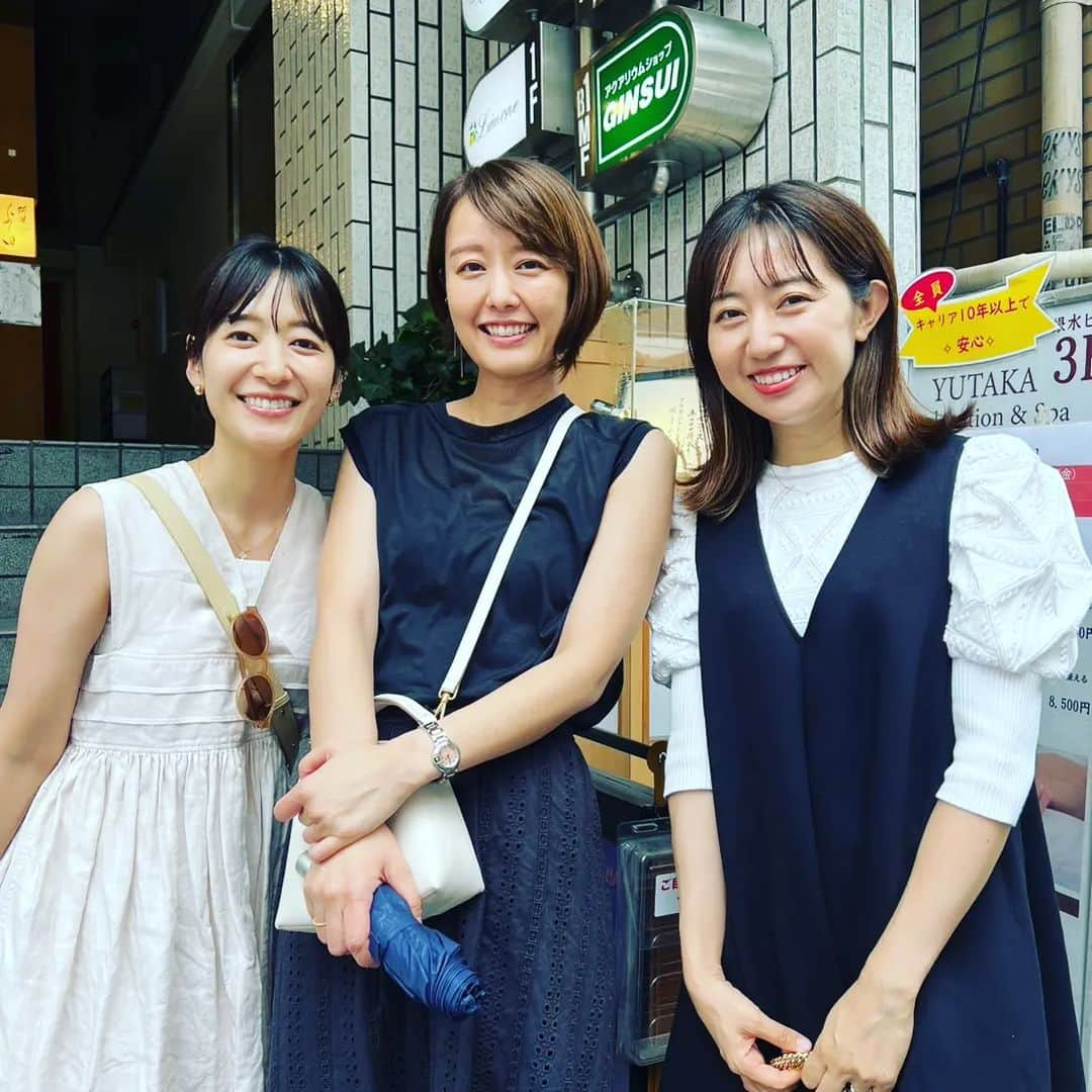 中村仁美さんのインスタグラム写真 - (中村仁美Instagram)「夏休みが始まる前に  同じ事務所 同じ班 同じ元局アナ  初めて集合しました✨  年齢も　 働いていた局も違いますが  どことなく 同じ香りを感じたのは 私だけでしょうか？(笑)  仲間がいる  そう思えるだけで 頑張れる気がします☺️  よし！ お迎えに行ってきま〜す！  #アミューズ #アナウンサー  #吉田明世　ちゃん #豊崎由里絵　ちゃん  #私だけ日焼けしてる #どこにも行っていないけど」7月13日 14時44分 - nakamura_hitomi_official