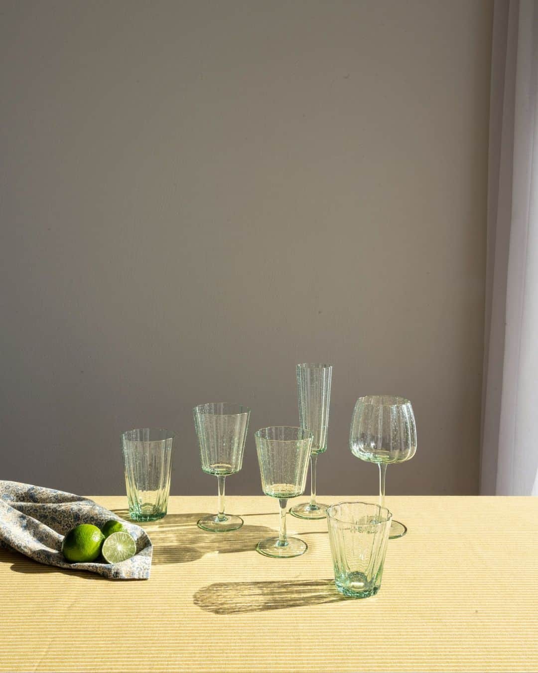 ローラアシュレイのインスタグラム：「Explore our new range of Glass Collectables. Featuring a nice elegant vintage shape, these shell-shaped glasses will make a stunning addition to any kitchen, dining room or display. ⁣ ⁣ 🔎 Set of 4 Gin Glasses⁣ 🔎 Set of 4 Champagne Glasses⁣ 🔎 Set of 4 Wine Glasses⁣ ⁣ Now availabel on lauraashley.com and @nextofficial」