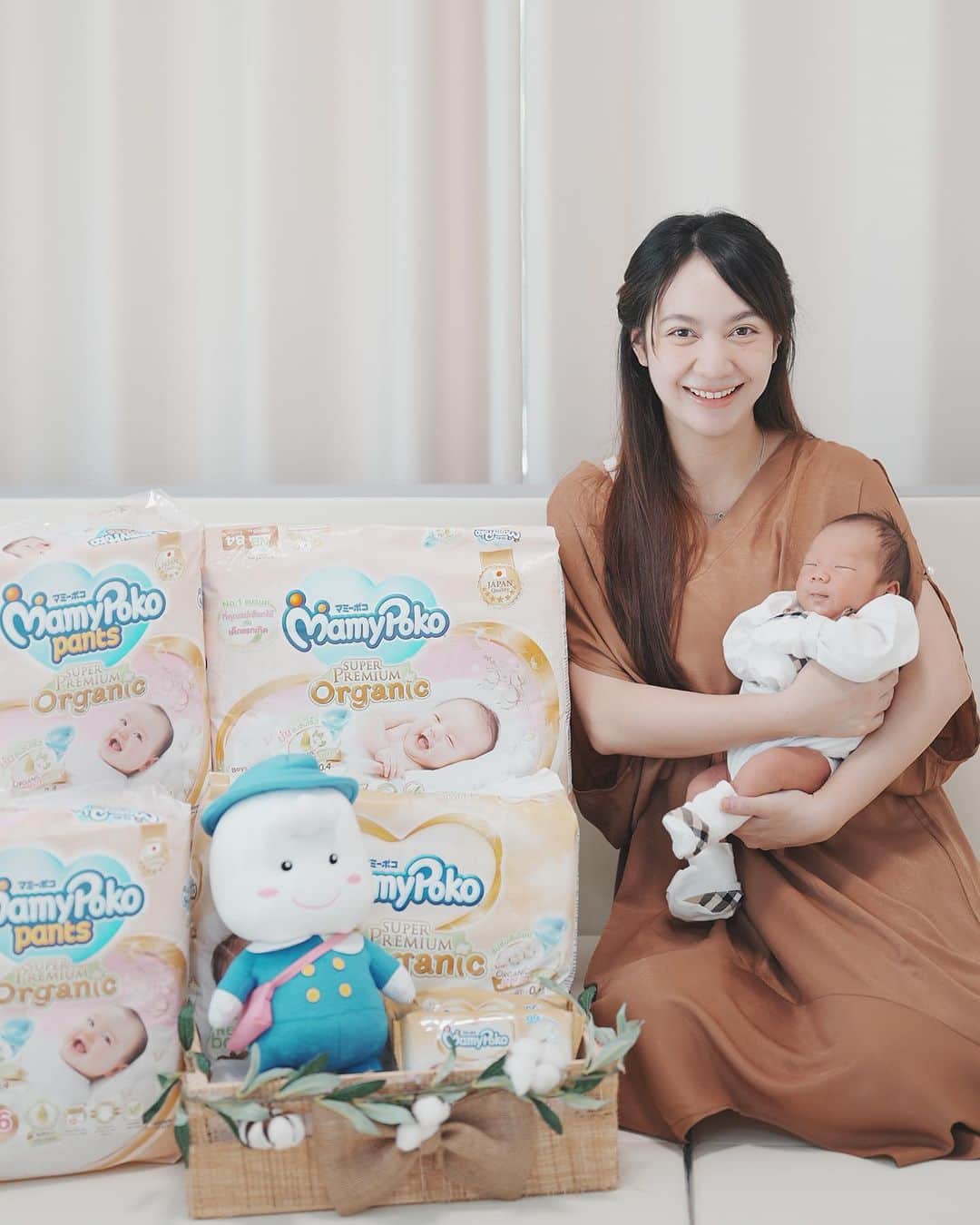 インヤさんのインスタグラム写真 - (インヤInstagram)「ขอบคุณ @mamypoko_thailand ที่ส่งผลิตภัณฑ์ Organic สำหรับ New born ให้ Baby Kota ได้ใช้ ใส่ง่าย ซึมซับได้ดี ไม่รั่วซึม นุ่มละมุ่น แถมลายน่ารักมากๆๆ เด็ก New born เปลี่ยน แพลมเพิด บ่อยทุกๆ 2-3 ชั่วโมงเลย แพลมเพิดที่แม่ๆอุ่นใจ และเลือกใช้ต้อง Mamypoko เลยค่ะ 👶🏻✨  #mamypoko #mamypokothailand」7月13日 14時52分 - yingya_thanijachinya
