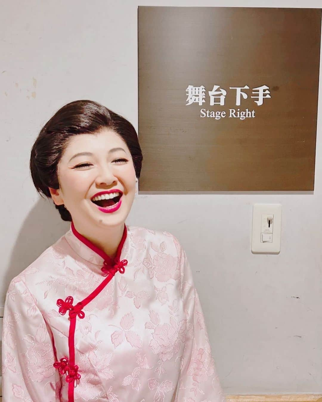 南野陽子さんのインスタグラム写真 - (南野陽子Instagram)「博多座「泣いたらあかん」本日で折り返しです❗️ 大千穐楽まで頑張りますっ😊✨ 　　　　　　　スタッフ🕊️より  📻KBCラジオ「サトコノヘヤ」 7月16日(日)8:00〜8:30  🎭 博多座 松尾波儔江 三十三回忌追善  『泣いたらあかん』 チケット販売中 2023年7月1日(土)〜7月23日(日) https://www.hakataza.co.jp/sp/lineup/202307/naitaraakan/index.php  💿「南野陽子SUPER HIT」主要高速道路サービスエリアにて販売中 ¥2,096(税込)  🎞️ 映画 ネメシス 黄金螺旋の謎 豪華版 通常版Blu-ray & DVD 円盤化 特典 9月6日(水)発売予定  📖集英社　南野陽子写真集「FLOWERS Another edition」週プレグラジャパン！ほか主要電子書店にて販売中  📻 文化放送「須田慎一郎 南野陽子の 誰にもわかる"経済学"」 毎週土曜日 1 7 : 3 0 ～ 1 7 : 4 5   #7月 #サトコノヘヤ #南野陽子SUPER HIT #集英社 #FLOWERS Another edition #ラジオ #映画 #ネメシス黄金螺旋の謎 #舞台 #泣いたらあかん #博多座 #南野陽子 #nanno」7月13日 14時53分 - yokominamino__