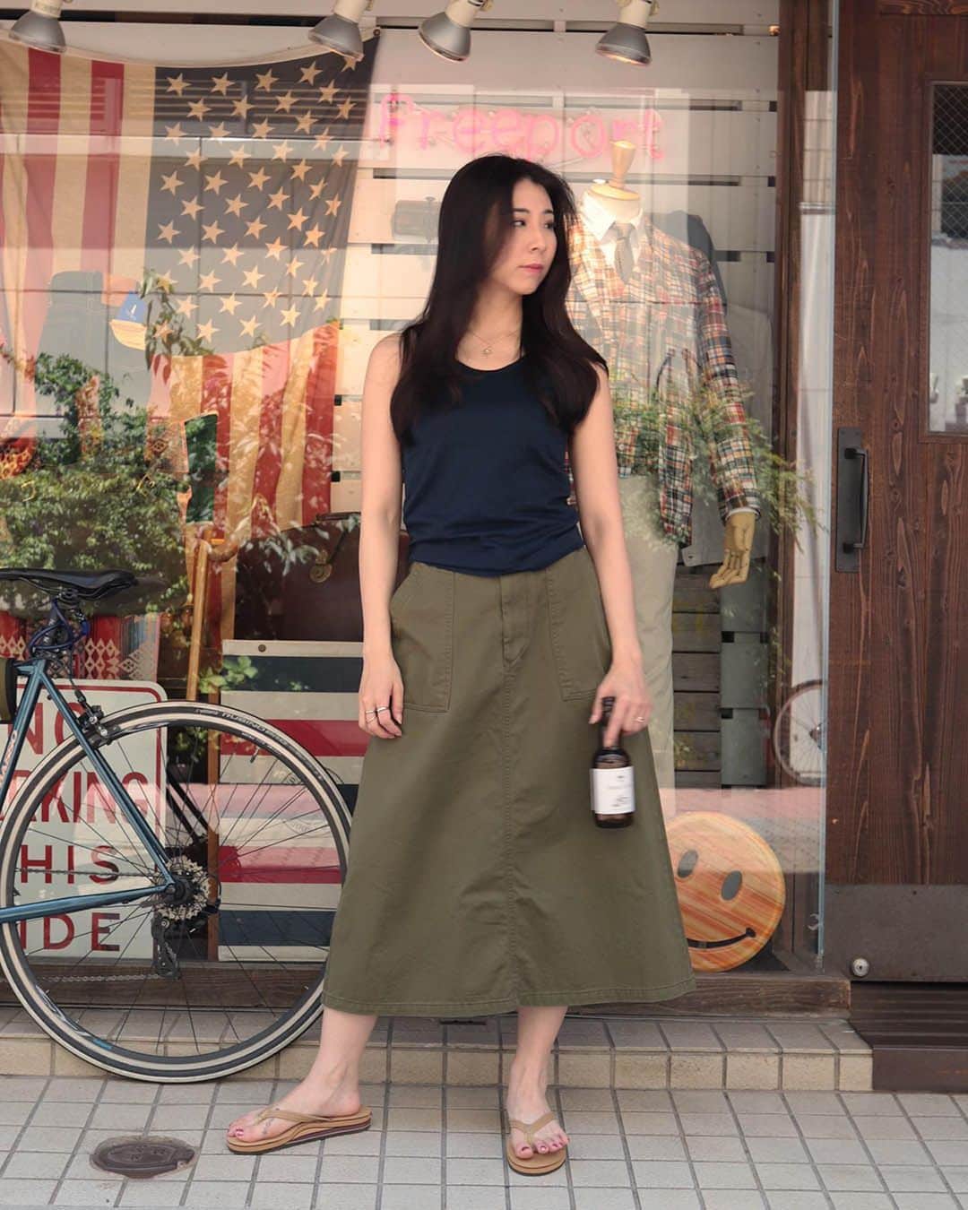 のインスタグラム：「[上野あるかも]  これだけ暑いと ご近所の呑兵衛ガールがビールを求めラフなスタイルで上野に集まるかも🍻  いつなんどき出会いがあるかわかりません。  真摯な皆様。 いつでも大人の装いご準備されるのが得策かと👔  #2ndcooper @2nd.cooper   #beer#ビール#樽生専門店  #謎のボランティアモデル #店頭にはおりません#ご注意下さい　  #上野#上野セレクトショップ#御徒町  #Freeport#freeportueno」