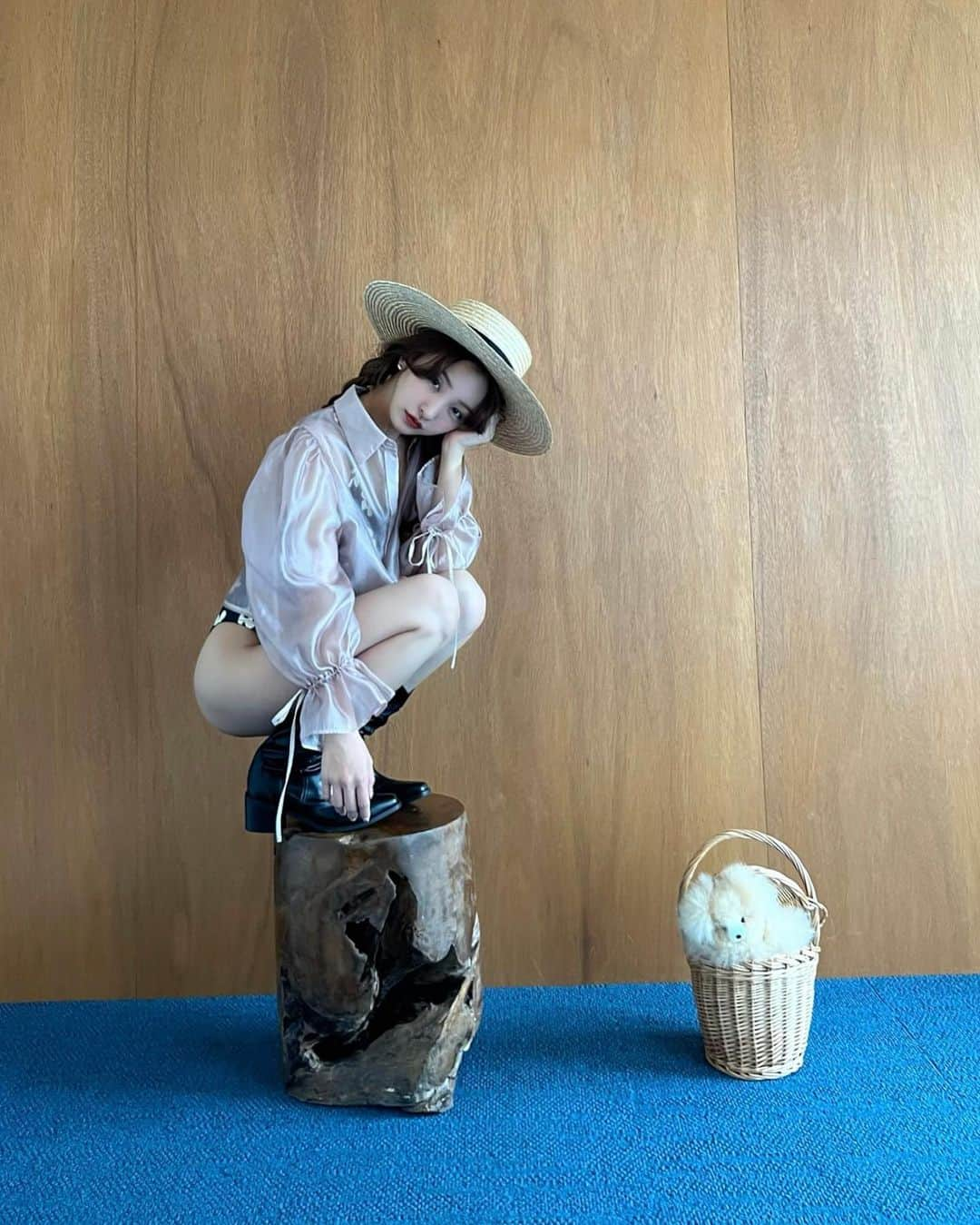 板野友美さんのインスタグラム写真 - (板野友美Instagram)「🩰🧴🤍　  来週20日発売の新作 オーガンジーシアーシャツ♪  キャミソールdressとか、肌見せ多めのお洋服の上から透け感あると、かわいくなる。 水着の上にも合わせやすくてお気に入り🫶🏻 ※ちなみに着用水着は私物です🤍  なんまいめ？  @rosyluce  #Rosyluce」7月13日 15時10分 - tomo.i_0703