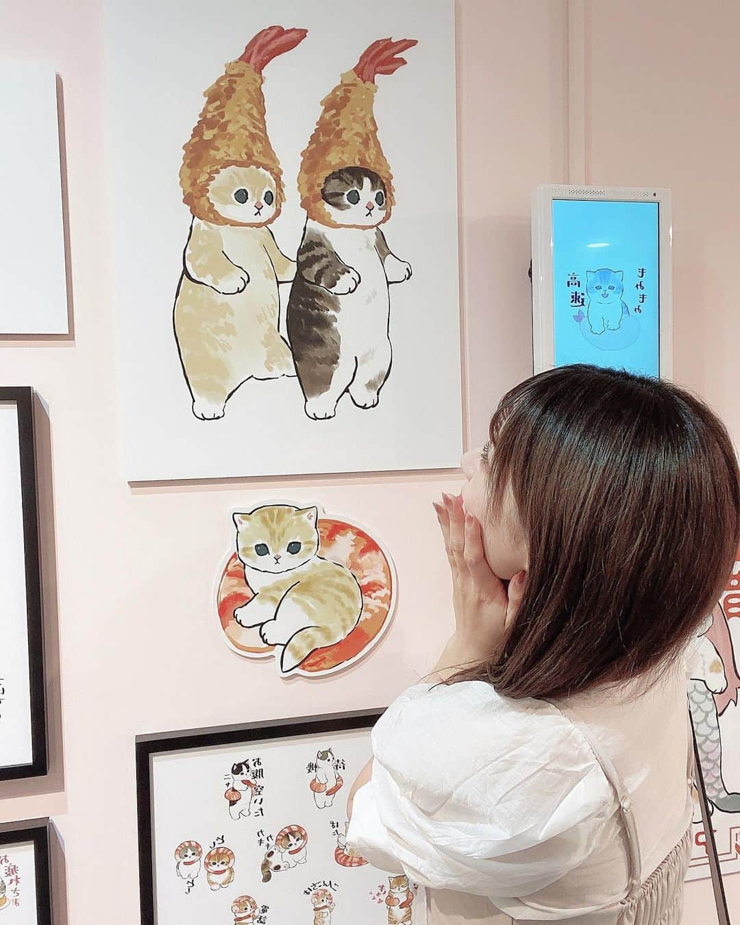 泉あいりさんのインスタグラム写真 - (泉あいりInstagram)「⁡ ⁡ ⁡ 先日、#mofusand展 に行ったよ〜〜♩ ⁡ ⁡ えびにゃんに惹かれて好きになったけど いろんなにゃんこがいてとても癒された ⸝⸝⸝⸝ ⁡ 大好きなジンベエザメ×にゃんこも可愛かったし 包まれてるにゃんこも可愛かったし もう可愛いの宝庫すぎて眼福極まりなかったです ⁡ ⁡ ちなみに私の推しはえびにゃんです🦐‪‪❤︎‬ ⁡ ⁡ #mofusand #モフサンド #猫好きさんと繋がりたい #えびにゃん #サメにゃん #ぢゅの さん #松屋銀座  #좋아요환영 #팔로우환영 #셀카스타그램」7月13日 15時17分 - __ochiairi__