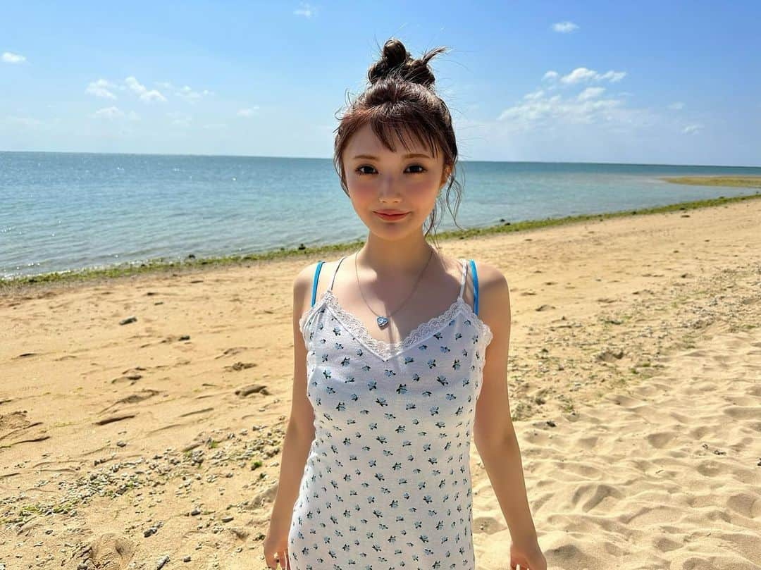 安西かれんさんのインスタグラム写真 - (安西かれんInstagram)「ナツダネー！☀️ 海行きたい🏖️  #安斉かれん1st写真集  #オフショット」7月13日 15時20分 - kalenanzai