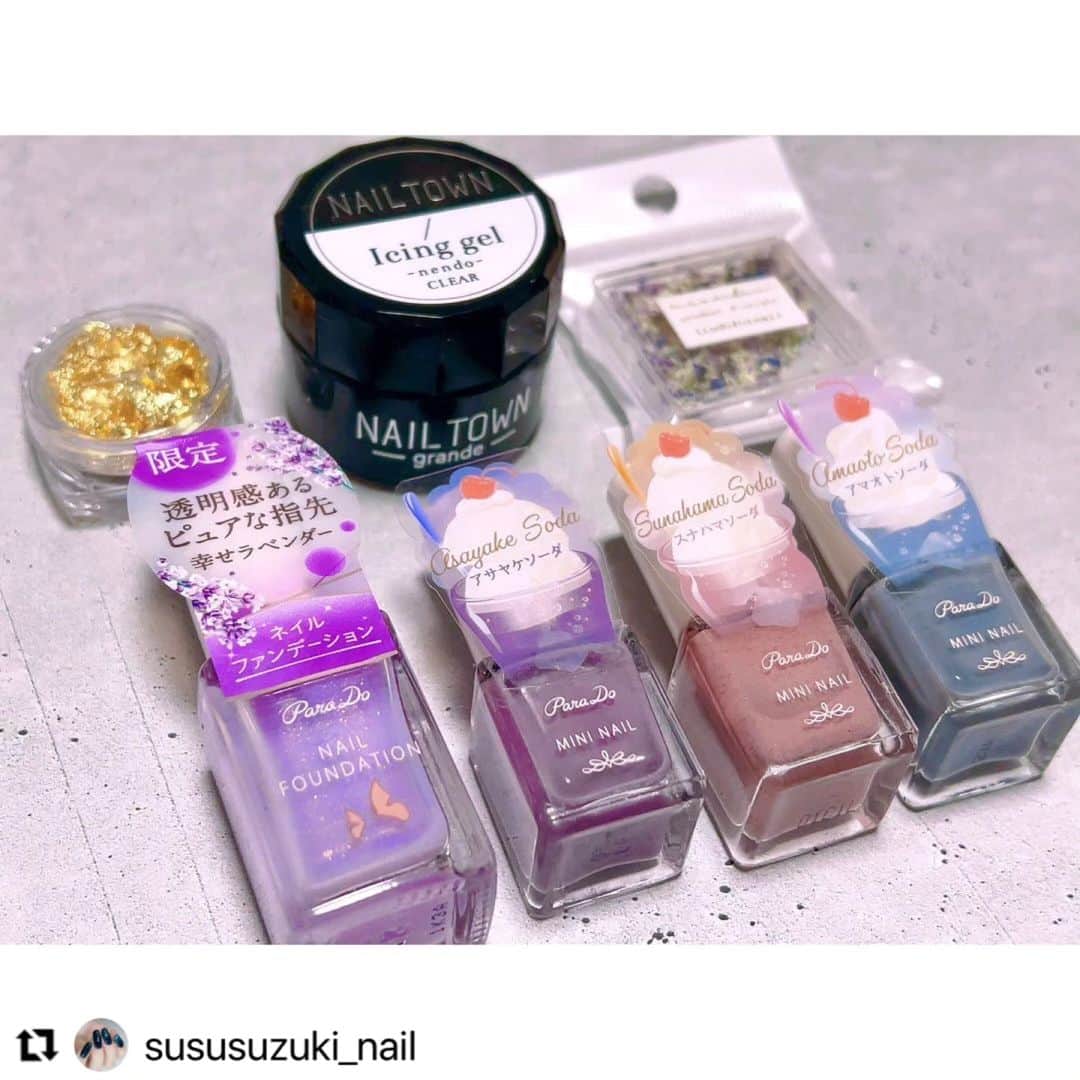 パラドゥ (ParaDo) ネイル部さんのインスタグラム写真 - (パラドゥ (ParaDo) ネイル部Instagram)「パラドゥネイル部公式アンバサダー5期生 @sususuzuki_nail さんのミニネイル23SSカラーを使ったアレンジをご紹介💗  パールやゴールドラインの上品さと薬指のお花を閉じ込めた立体アレンジが目を惹きます👀✨ ピンク系のお色味の中にBL13 アマオトソーダのブルーが印象的で素敵です🥰  .。.:*・゜＋.。.:*・゜＋.。.:*・゜＋.。  アジサイ色のネイル💜🩵   ───────────────────   ▫color  パラドゥネイルファンデーション  ・幸せラベンダー  パラドゥミニネイル  ・PK16 スナハマソーダ  ・BL13 アマオトソーダ  ・PL08 アサヤケソーダ   ▫other  ・ネイルタウン/粘土ジェル  ・ネイル工房/ドライフラワー 03winter  etc…  ───────────────────  .   #セルフネイル #セルフネイル部 #手元倶楽部 #手元くら部 #ポリッシュネイル #おうちネイル #네일아트 #プチプラネイル #夏ネイルデザイン  #パラドゥネイル部 #パラドゥミニネイル #パラドゥミニネイル2023SS #春ネイル #夏ネイル #ネイルスウォッチ #ロマンティックソーダ #romanticsoda」7月18日 12時00分 - parado_nailbu