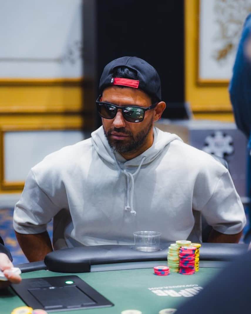 のインスタグラム：「Event #84 - High Roller 50k - Pasamos al day 2 💪🏽💪🏽」