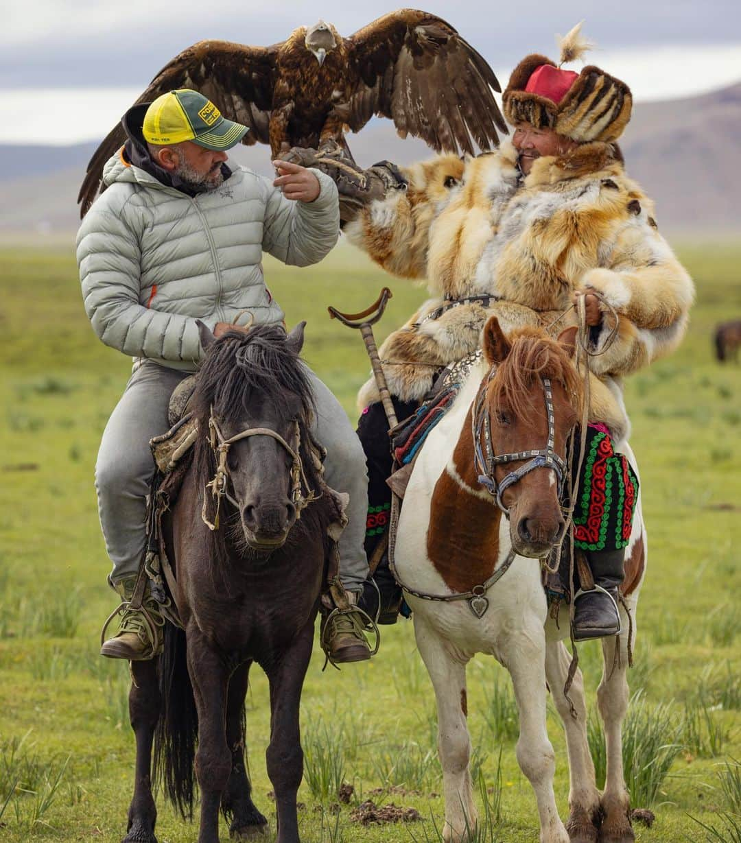 マイケル・ミュラーのインスタグラム：「With the Mongolian  Nomadic Eagle Hunters for the last week a experience that will not be forgotten」