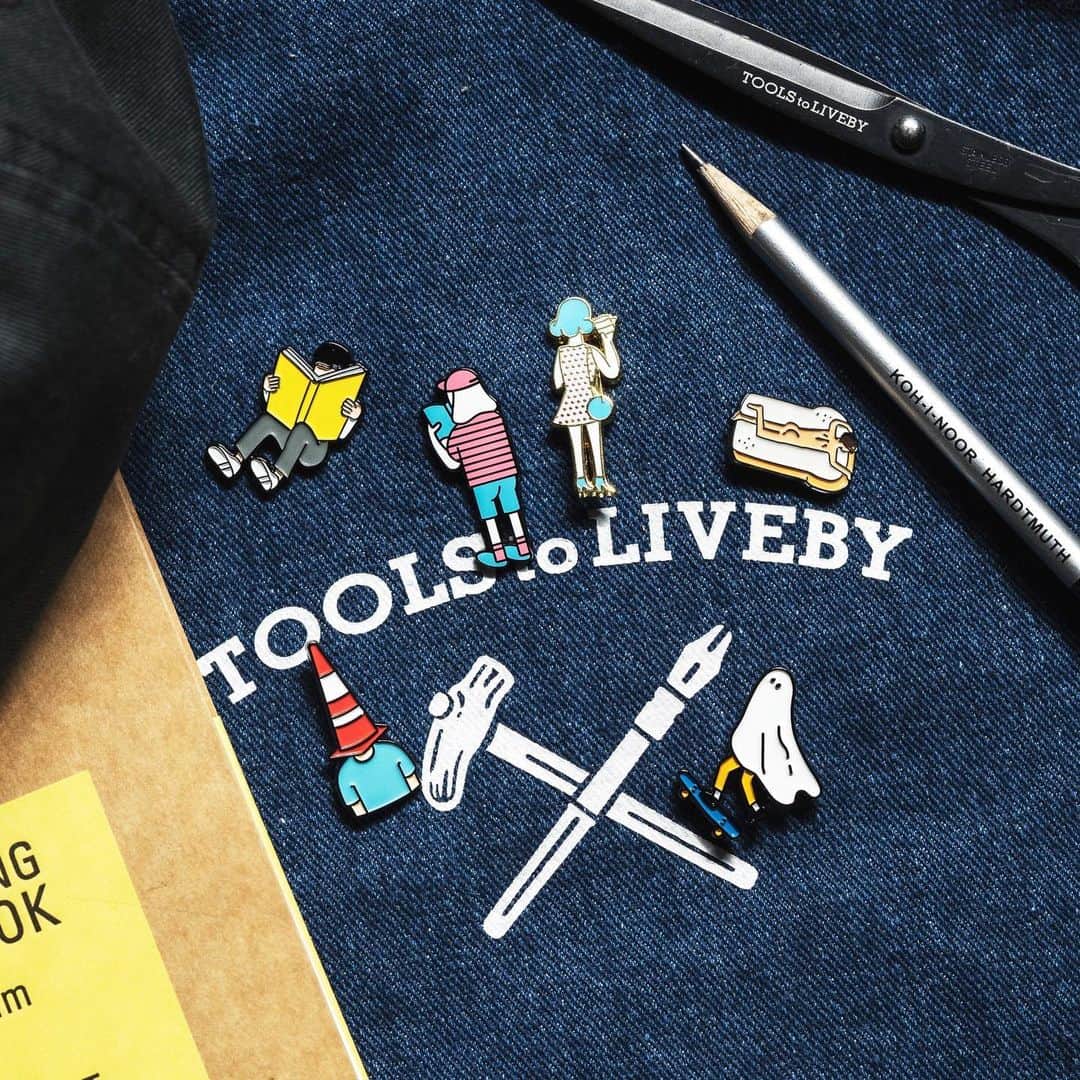 TOOLS to LIVEBY / 禮拜文房具さんのインスタグラム写真 - (TOOLS to LIVEBY / 禮拜文房具Instagram)「- 50多款別針也可以成為每日穿搭 #OOTD 的一部分，可搭配不同的包，也能別在衣服帽子上唷！  #pppppins #gift #別針 #聽說奧利維亞和柯林是一對」7月13日 16時09分 - toolstoliveby