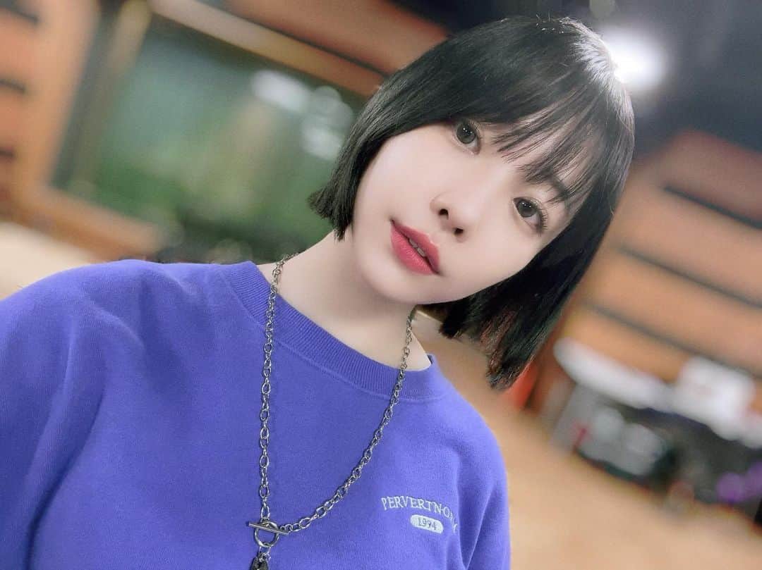 愛美のインスタグラム：「定期的に黒にしたくなる💇‍♀️」