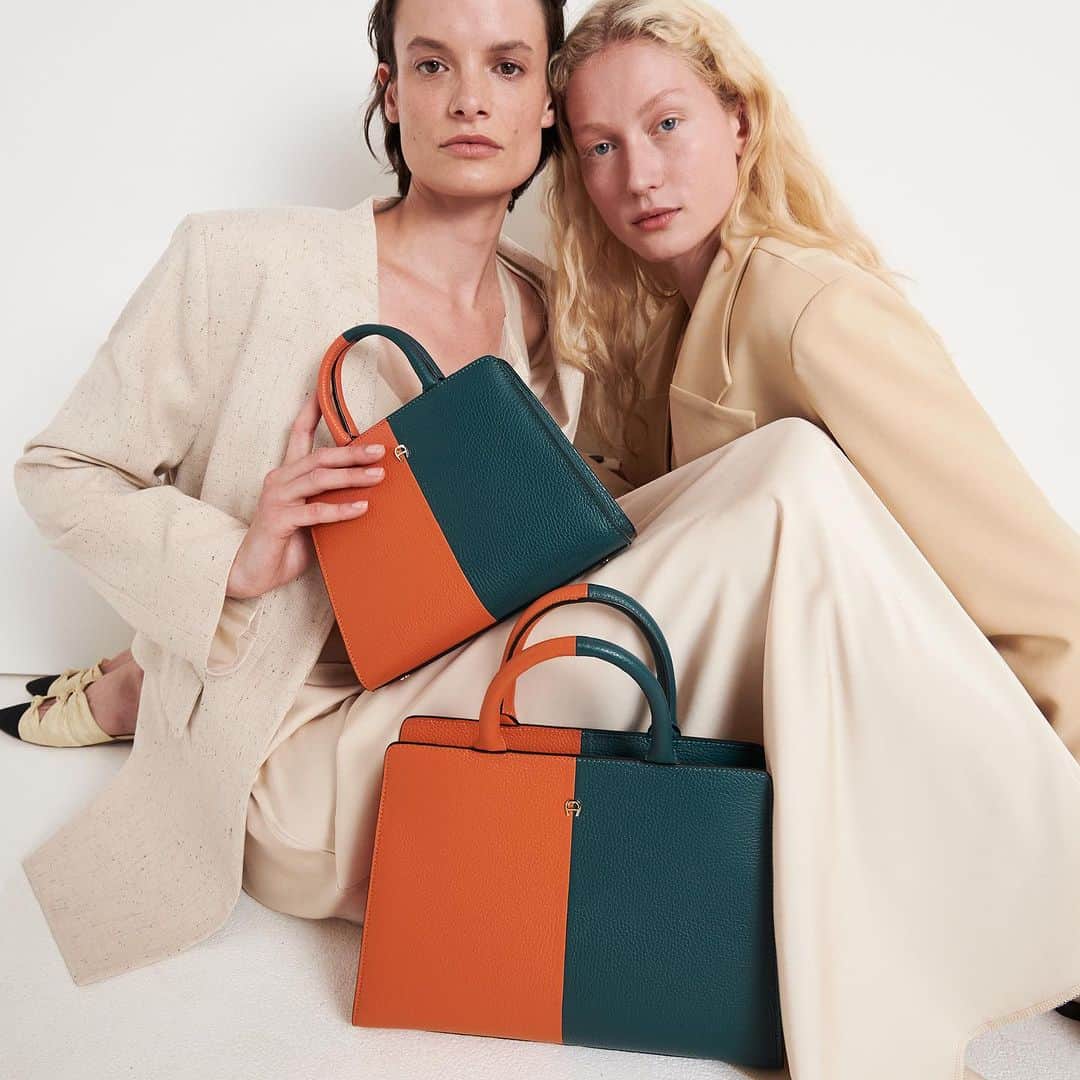 アイグナーさんのインスタグラム写真 - (アイグナーInstagram)「This season #AIGNER introduces new specials of the iconic Cybill bag. The Cybill bag Mi-Parti features a bold two-tone optic from the #AIGNERFW23 colours for the ultimate touch of luxury.   Explore and shop in stores and at aignermunich.com   #luxurybag #bagoftheday #bagaddict」7月13日 16時26分 - aignermunich