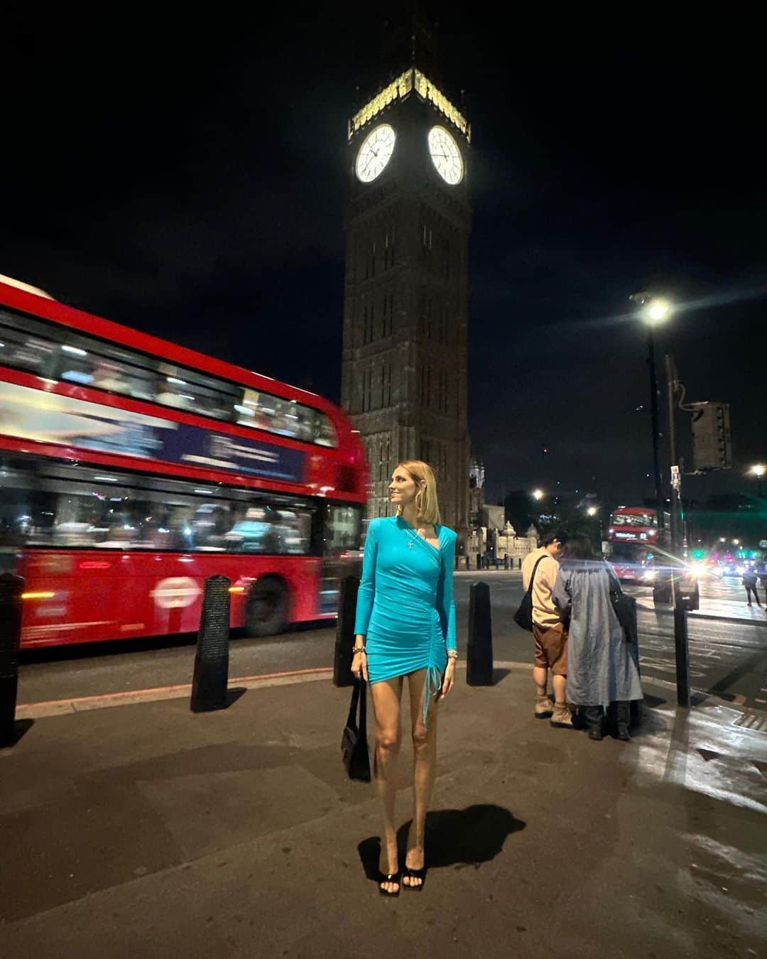 キアラ・フェラーニさんのインスタグラム写真 - (キアラ・フェラーニInstagram)「Blue dress at @dorchestercollection @thedorchester hotel #dcmoments #supplied 💙」7月13日 16時37分 - chiaraferragni
