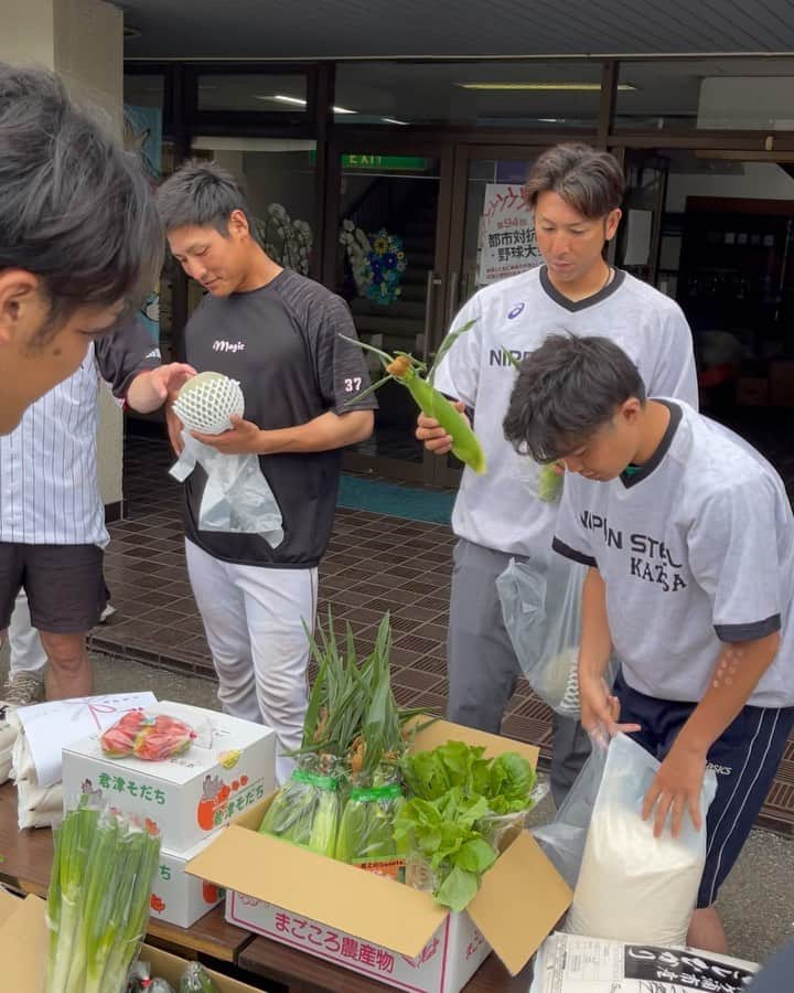 渡辺俊介のインスタグラム：「本年もJAきみつ様より激励品として かずさ地区のコシヒカリ100kg、農畜産物を頂きました。  いつもいつも、ありがとうございます🙇🙇🙇  #JAきみつ　#かずさ4市  #君津市 #木更津市 #富津市 #袖ヶ浦市  #日本製鉄かずさマジック」