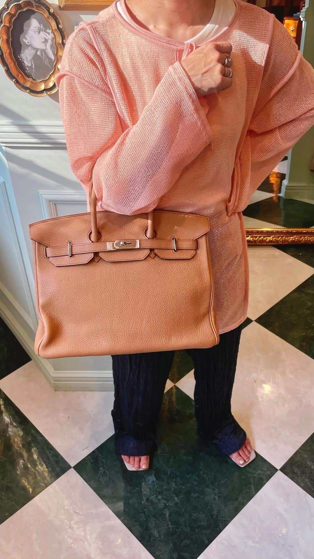のインスタグラム：「Recommends #hermesbirkin35 👜  ▼Customer service /Chinese/Korean/Japanese *Please feel free to contact us! *商品が見つからない場合にはDMにてお問い合わせください   ▼International shipping via our online store. Link in bio.  #tokyovintageshop #오모테산도 #omotesando #aoyama #表參道 #명품빈티지 #빈티지패션 #도쿄빈티지샵  #ヴィンテージファッション #ヴィンテージショップ #hermes #hermesbirkin #hermesbag #エルメス #エルメスバッグ #エルメスバーキン #에르메스 #빈티지에르메스 #에르메스가방 #에르메스버킨 #버킨백 #빈티지버킨」