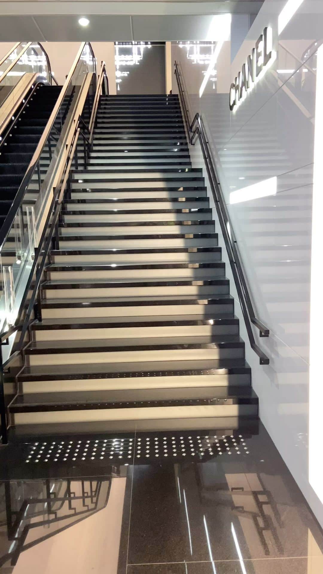 YOJI BIOMEHANIKAのインスタグラム：「The CHANEL's staircase is very beautiful.  #Osaka KIX Airport」