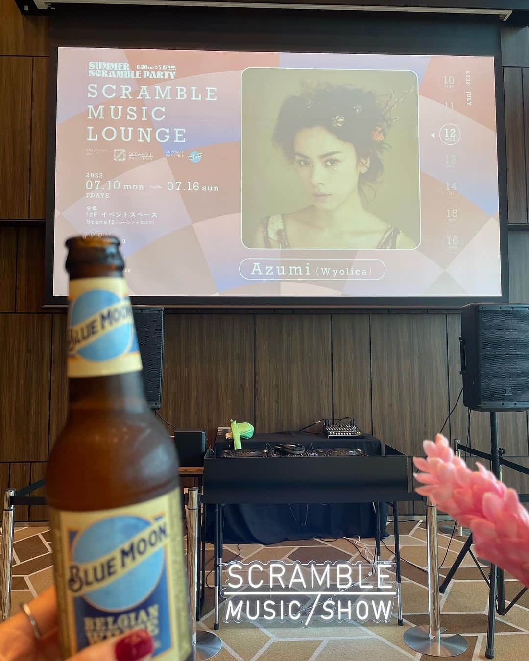 azumiさんのインスタグラム写真 - (azumiInstagram)「昨日の @shibuya_scramble_square での #scramblemusiclounge にお越しくださった皆様ありがとうございました😊 渋谷が見渡せる開放的な空間でとても楽しかったな✨ しかしアシッドジャズとのお題を仰せつかっていたのですが、やり始めたらただのacid jazz少なめ〜90's hiphop,R&Bでした笑 すんません😂  スタッフの皆様ありがとうございました 今週末までイベント開催中ですので、皆様遊びに行ってねー！ 明日は私は @bluenote_place にてmusic selectorです！ #azumi #wyolica #azumidj #musicselector」7月13日 16時53分 - xx_azumi_xx