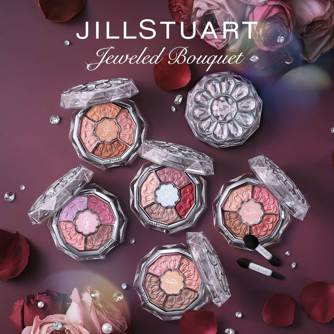 JILLSTUART BEAUTYのインスタグラム：「JILL STUART Fall Collection New Items & Limited Items 〜Jeweled Bouquet〜 8月4日(金)より発売 《7月21日(金)より予約開始》  ■ブルームクチュール アイズ　ジュエルドブーケ きらめき華やぐ満開ジュエルブーケアイ。 美しく咲き誇る色彩豊かなブーケと、 宝石の輝きをイメージした6種のアイカラーパレット。  #jillstuart #jillstuartbeauty #ジルスチュアート #アイシャドウ #アイシャドウパレット #ブルームクチュールアイズ #秋メイク」
