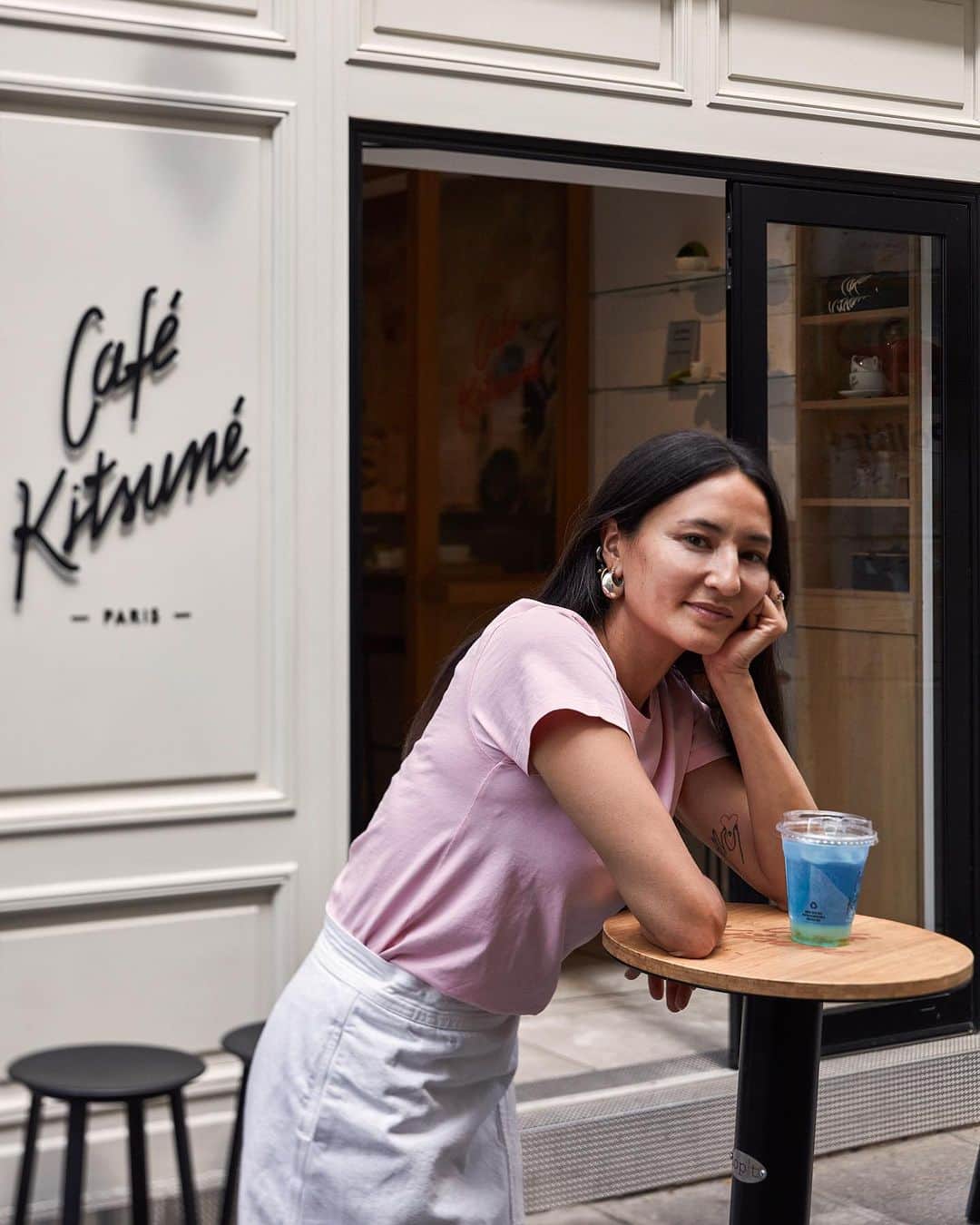 Café Kitsuné Parisさんのインスタグラム写真 - (Café Kitsuné ParisInstagram)「We were proud to celebrate our exclusive Café Kitsuné x @kitesy_martin_studio upcycled collaboration with our friends and family 🩵   Come and meet @kitesy_martin at #CafeKitsuneVertbois for the last day 💚   👉 Café Kitsuné Vertbois Café-Roastery 30 rue du Vertbois, 75003 Exceptionally open from 9:30am to 6:30pm」7月13日 17時04分 - cafekitsune