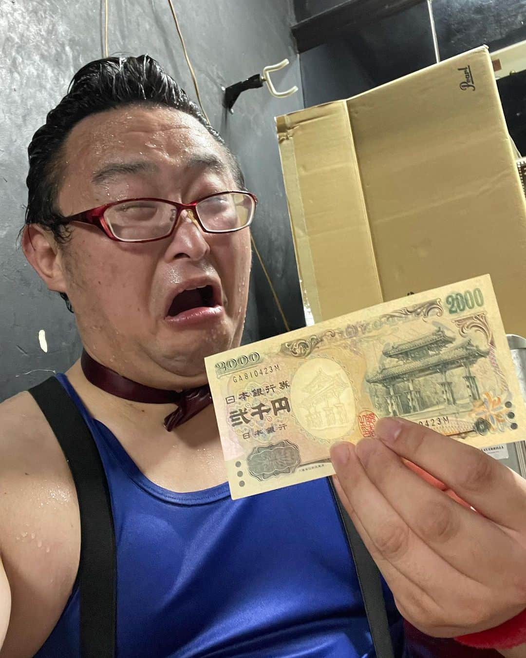 ゴンゾーさんのインスタグラム写真 - (ゴンゾーInstagram)「日本に来たら2000円札を探しましょう。 持っているといい事があるとかないとか。」7月13日 17時19分 - gonzotambourine