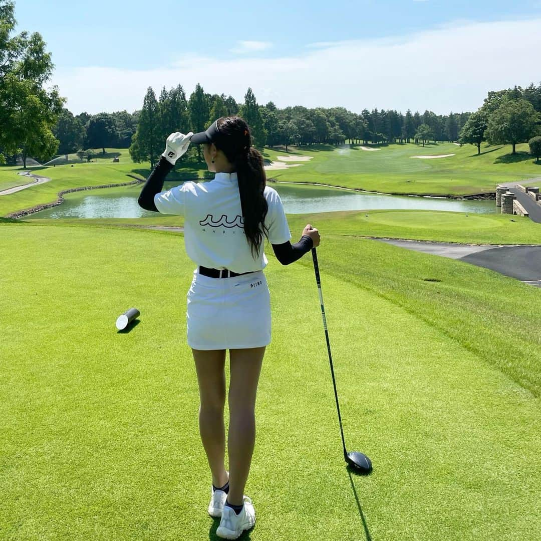 あやののインスタグラム：「私の大好きなゴルフ場⛳️ イーグルポイント❤️  39.39.78  久しぶりに安定感あるゴルフができました🧸💕 みんなのおかげでドライバーショットも安定！1回曲げたけどその他は最高によかった♪  改善点は ・右向く癖を改善 ・フェイスに対して平行に立つ ・かかとでアライメントを整える ・テイクバック30センチ真っ直ぐひいていく  これだけでチーピンなおりました♪  wear @muta__official   #golf#golfgirl #golfr #ゴルフ#ゴルフ女子#ゴルフウエア #イーグルポイント#ムータゴルフ」