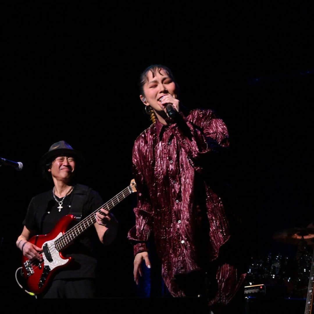 日野賢二さんのインスタグラム写真 - (日野賢二Instagram)「Pics from 6/13 Shibuya Koukaido < (Line Cube)Jino Jam 20yrs Anniversary!photo by Boss ! I wanna thank everybody who participated or came down for the gig !next one is Nagoya11/7^_^  6/13 渋谷公会堂の写真 < (ラインキューブ)ジノジャム20周年記念！photo by Boss ! 参加してくれた皆さん、ライブに来てくれた皆さんに感謝したいです!次は名古屋11/7^_^  #jinojam #jinobass #fenderbass  #A.I. #micro #deftech #Chikuzensato #Terumasahino #jaystixx #pennyk #nobuk #masakohama #andywulf #yuiarakawa #kazumaru #otonari #yoshiomata #渋谷公開堂 #日野賢二　#jino #fender  #music #family #friends」7月13日 17時12分 - jinobass