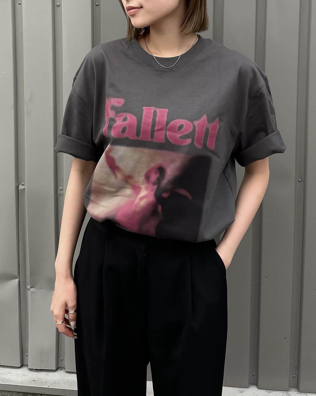erinaさんのインスタグラム写真 - (erinaInstagram)「@dot_kom_official 🩶   #fallett  @fallett_official  この前のコーデ、、Tシャツのデザイン好みすぎ🫶🏻」7月13日 17時13分 - e___rrina