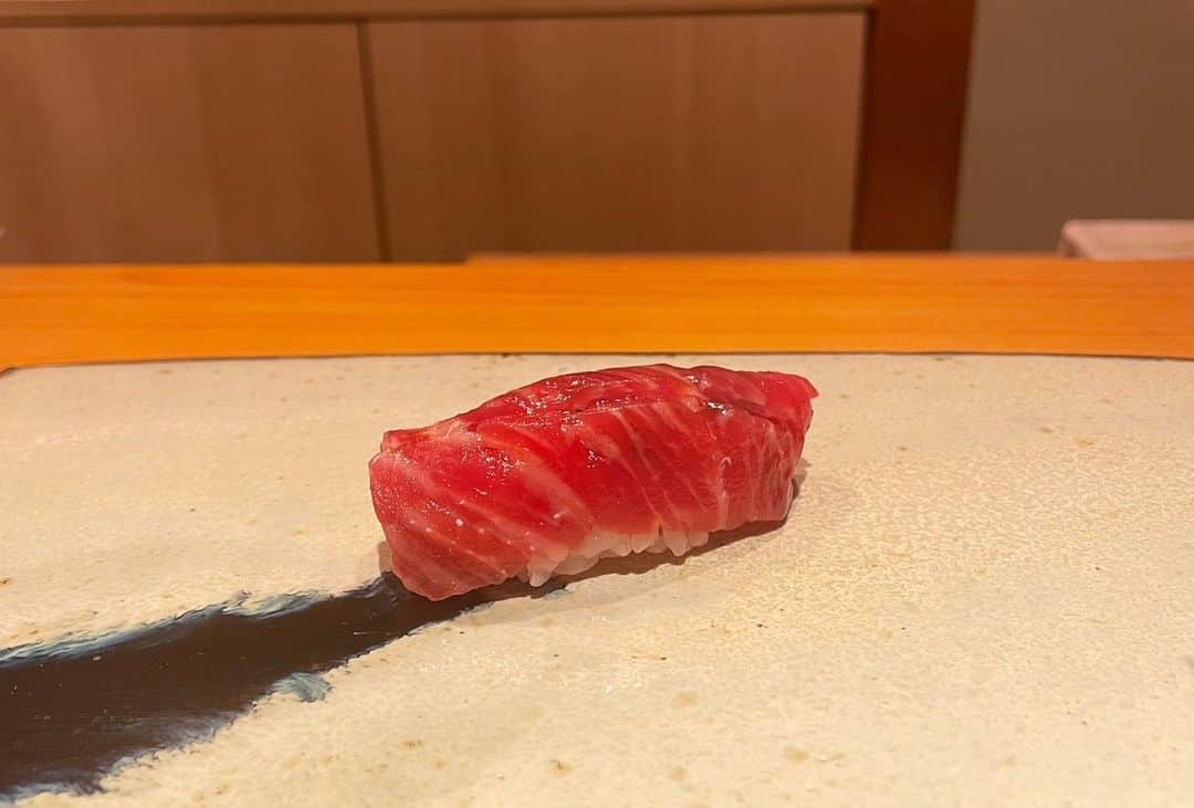 田丸辰さんのインスタグラム写真 - (田丸辰Instagram)「. スポンサードして頂いてる秋さんに 祝勝会をして頂きました㊗️🍣  お鮨も美味しすぎたし サプライズプレゼント嬉しすぎました😳  モチベーション上がりまくったし 超楽しい一日だったな~!!  本当にありがとうございました✨ @shu.0101  #世界のときたまる」7月13日 17時14分 - toki.tamaru
