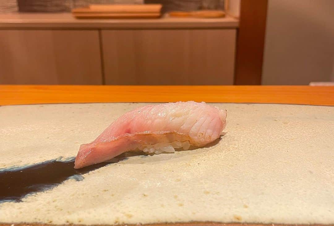 田丸辰さんのインスタグラム写真 - (田丸辰Instagram)「. スポンサードして頂いてる秋さんに 祝勝会をして頂きました㊗️🍣  お鮨も美味しすぎたし サプライズプレゼント嬉しすぎました😳  モチベーション上がりまくったし 超楽しい一日だったな~!!  本当にありがとうございました✨ @shu.0101  #世界のときたまる」7月13日 17時14分 - toki.tamaru