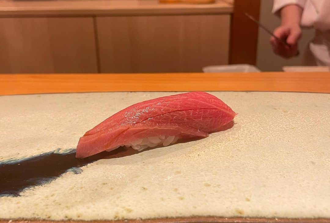 田丸辰さんのインスタグラム写真 - (田丸辰Instagram)「. スポンサードして頂いてる秋さんに 祝勝会をして頂きました㊗️🍣  お鮨も美味しすぎたし サプライズプレゼント嬉しすぎました😳  モチベーション上がりまくったし 超楽しい一日だったな~!!  本当にありがとうございました✨ @shu.0101  #世界のときたまる」7月13日 17時14分 - toki.tamaru