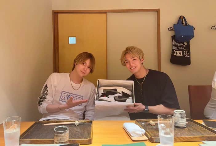 田丸辰さんのインスタグラム写真 - (田丸辰Instagram)「. スポンサードして頂いてる秋さんに 祝勝会をして頂きました㊗️🍣  お鮨も美味しすぎたし サプライズプレゼント嬉しすぎました😳  モチベーション上がりまくったし 超楽しい一日だったな~!!  本当にありがとうございました✨ @shu.0101  #世界のときたまる」7月13日 17時14分 - toki.tamaru